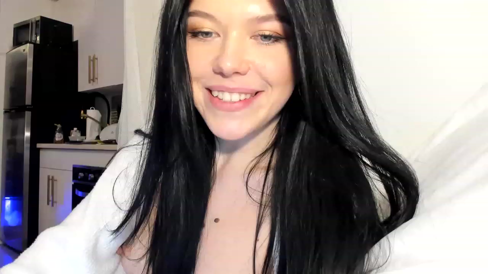 Gallery image thumbnail from Nancy_Morris's myfreecams stream on, 03/16/2023, 24:02 image 7 of 20