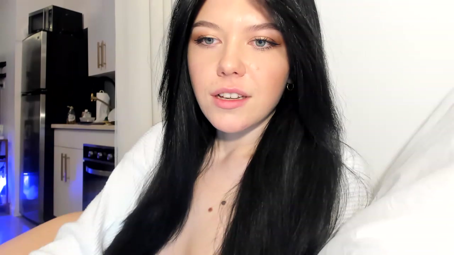 Gallery image thumbnail from Nancy_Morris's myfreecams stream on, 03/16/2023, 24:02 image 20 of 20