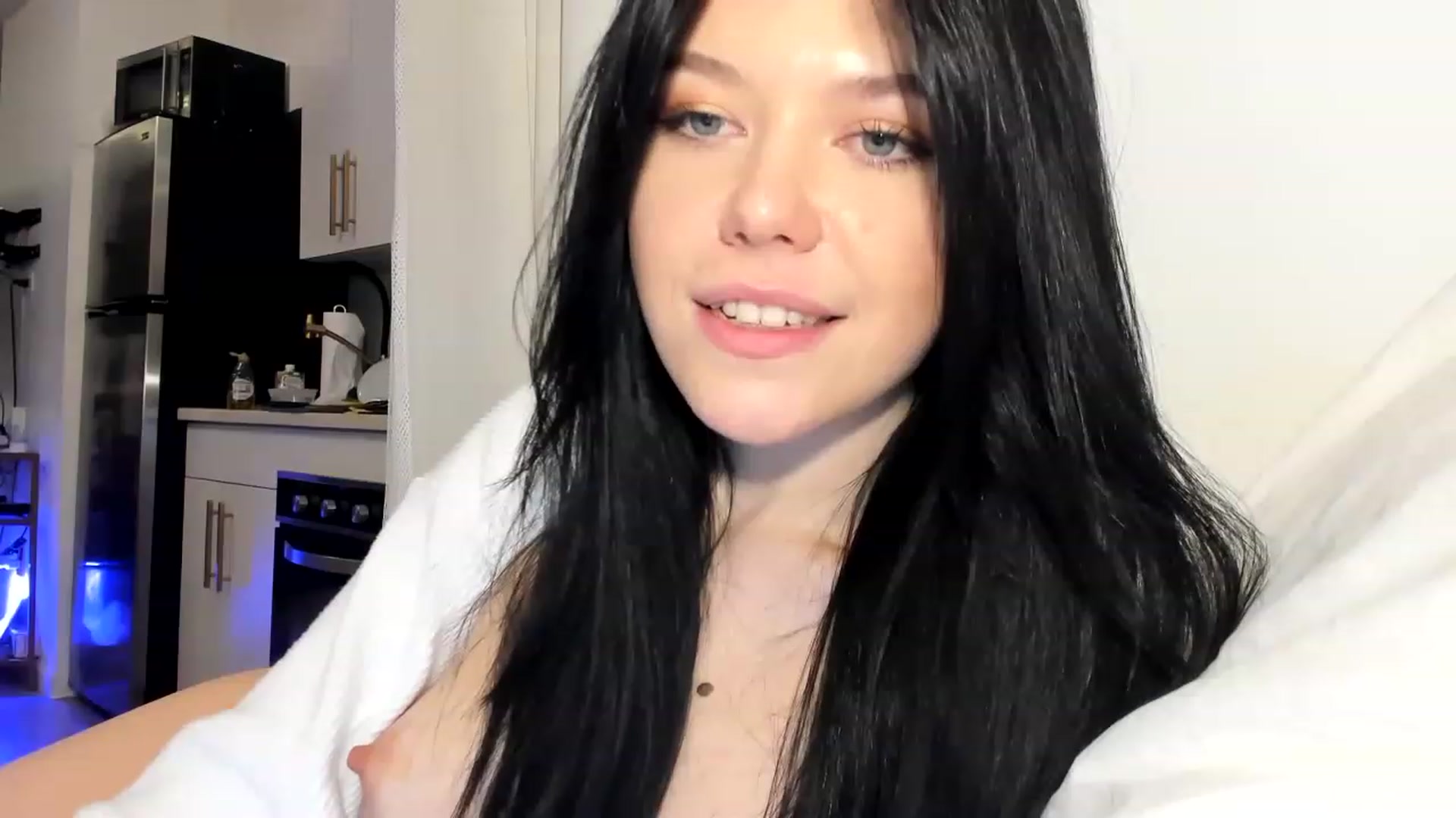 Gallery image thumbnail from Nancy_Morris's myfreecams stream on, 03/16/2023, 24:02 image 5 of 20