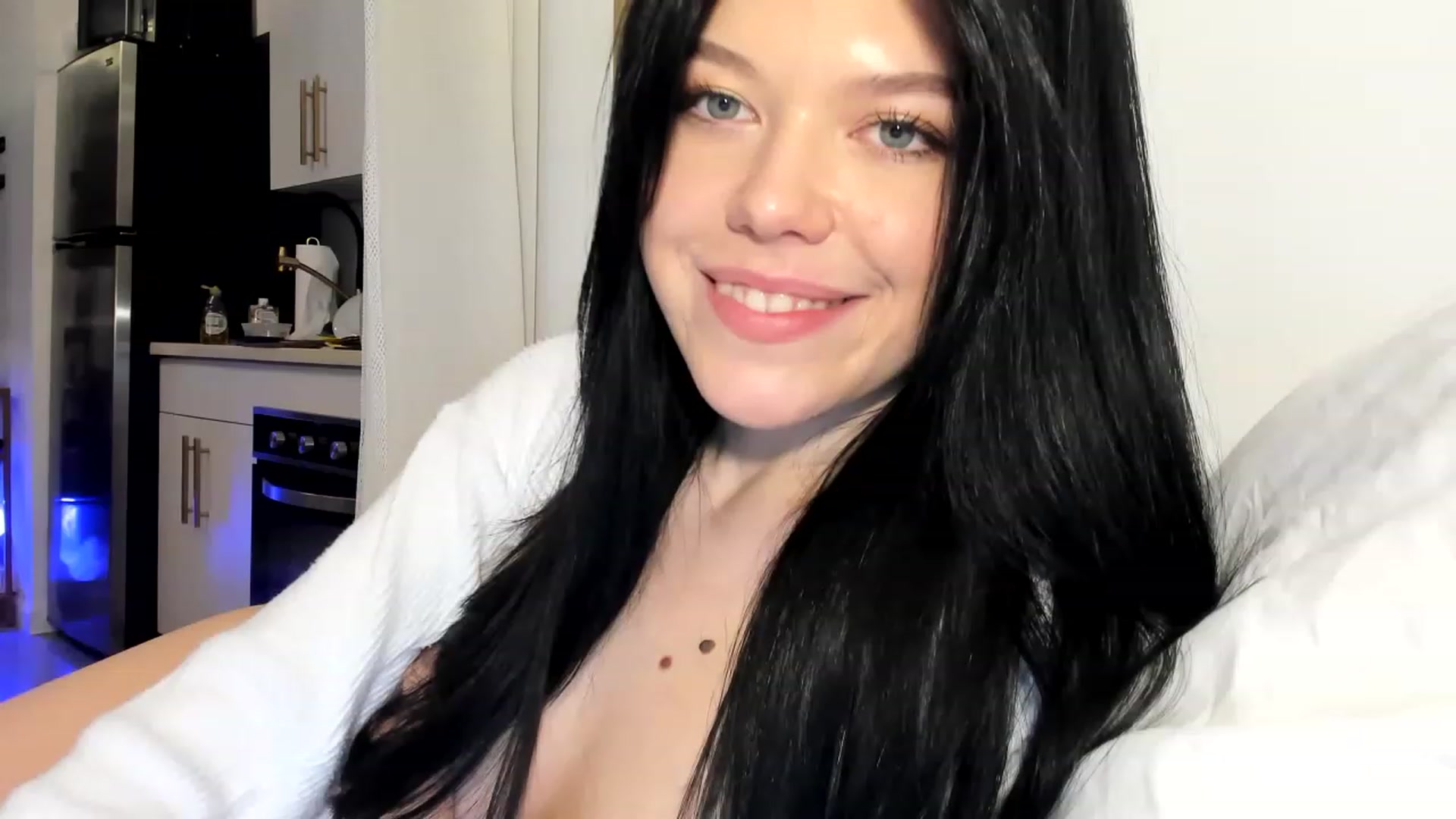 Gallery image thumbnail from Nancy_Morris's myfreecams stream on, 03/16/2023, 24:02 image 1 of 20