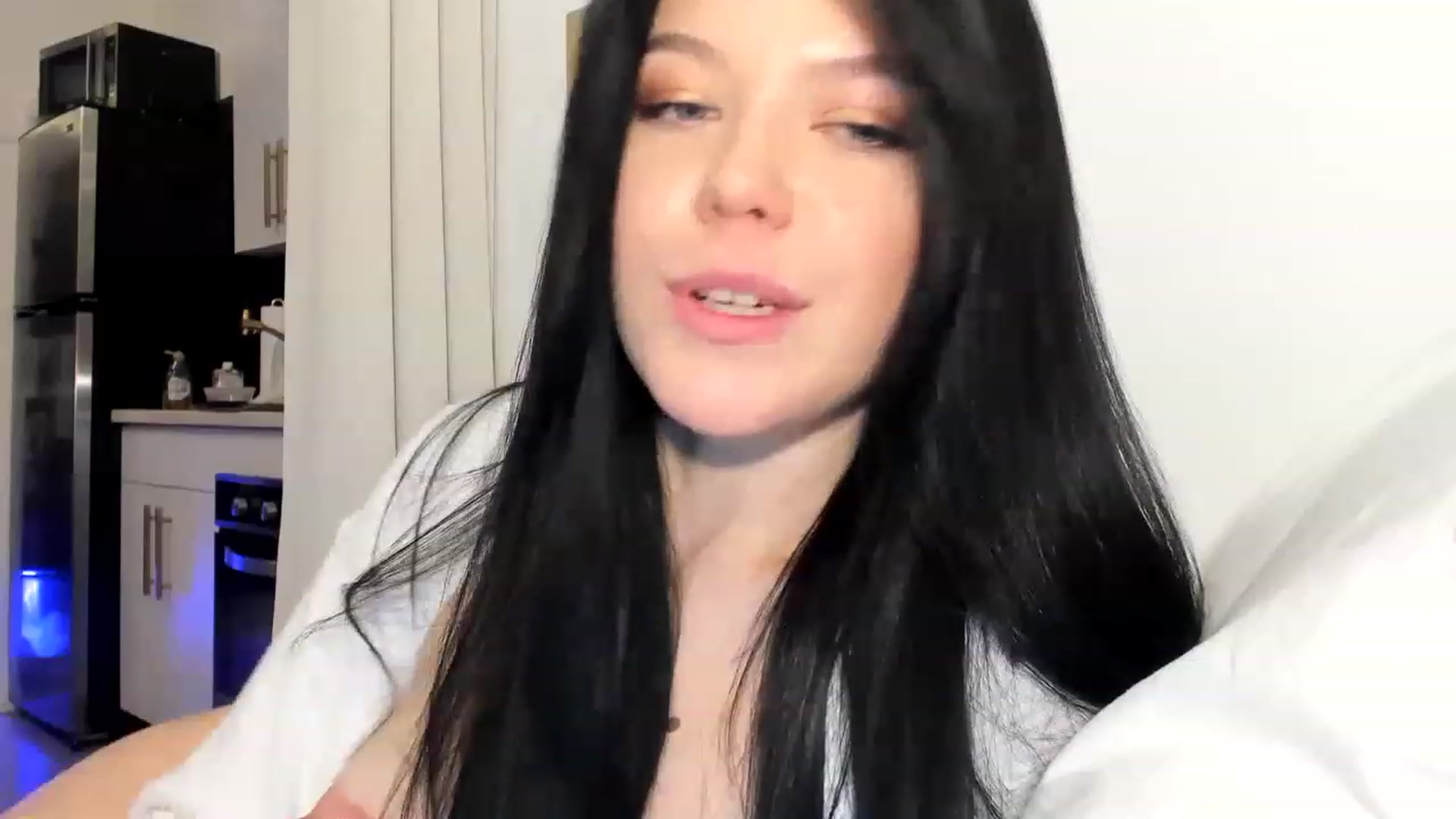 Gallery image thumbnail from Nancy_Morris's myfreecams stream on, 03/16/2023, 01:04 image 12 of 20