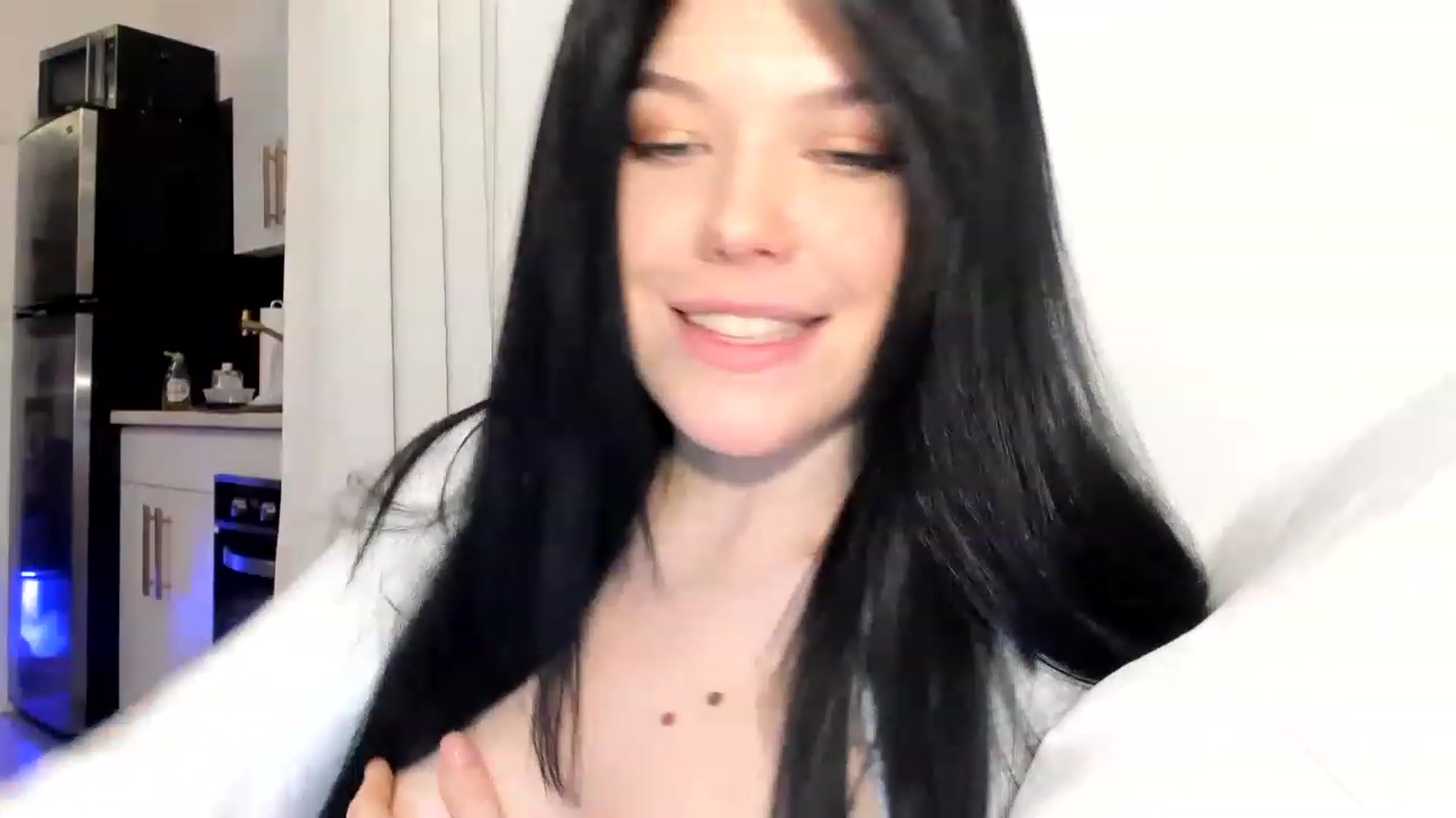 Gallery image thumbnail from Nancy_Morris's myfreecams stream on, 03/16/2023, 01:04 image 11 of 20