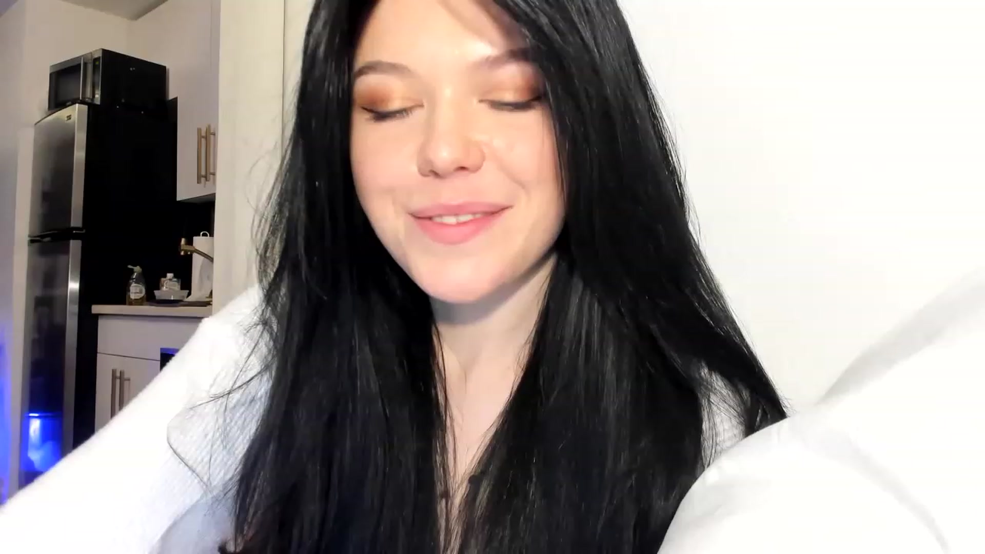 Gallery image thumbnail from Nancy_Morris's myfreecams stream on, 03/16/2023, 01:04 image 6 of 20