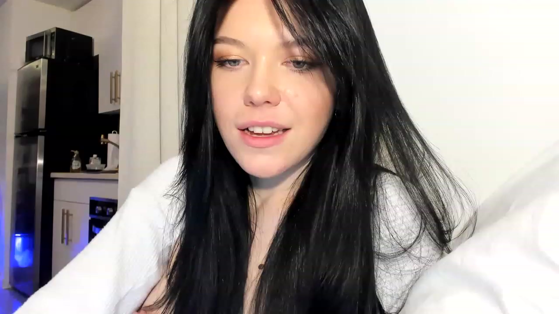 Gallery image thumbnail from Nancy_Morris's myfreecams stream on, 03/16/2023, 01:04 image 8 of 20