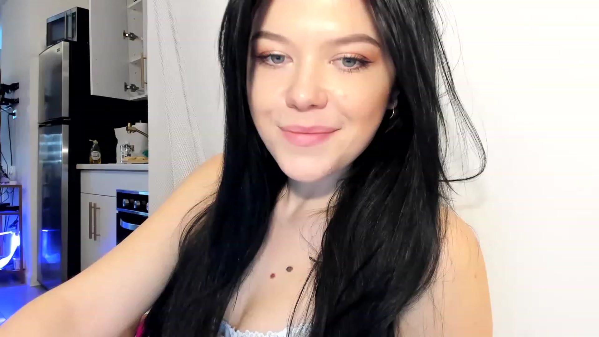 Gallery image thumbnail from Nancy_Morris's myfreecams stream on, 03/16/2023, 21:43 image 14 of 20