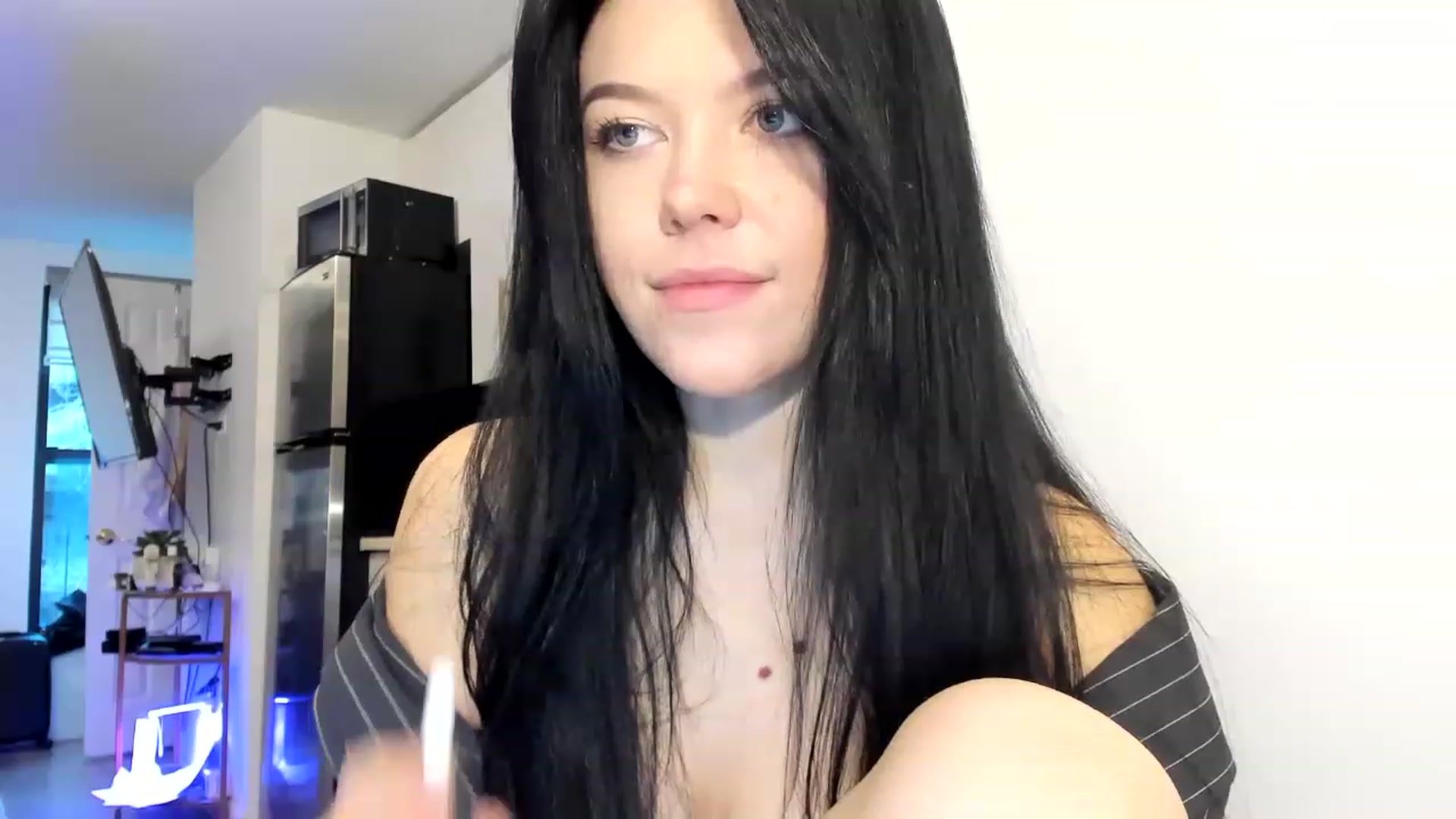 Gallery image thumbnail from Nancy_Morris's myfreecams stream on, 03/17/2023, 22:58 image 17 of 20