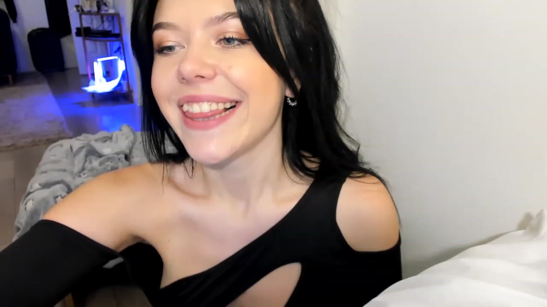 Gallery image thumbnail from Nancy_Morris's myfreecams stream on, 03/19/2023, 24:01 image 5 of 20