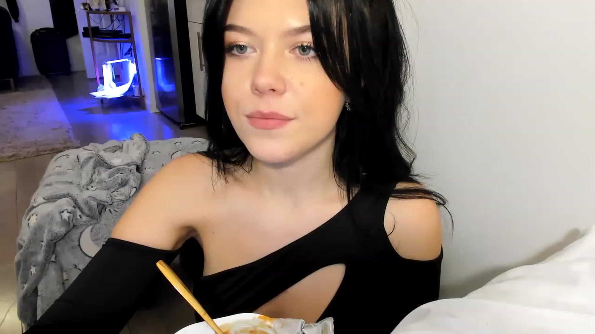 Gallery image thumbnail from Nancy_Morris's myfreecams stream on, 03/19/2023, 24:01 image 6 of 20