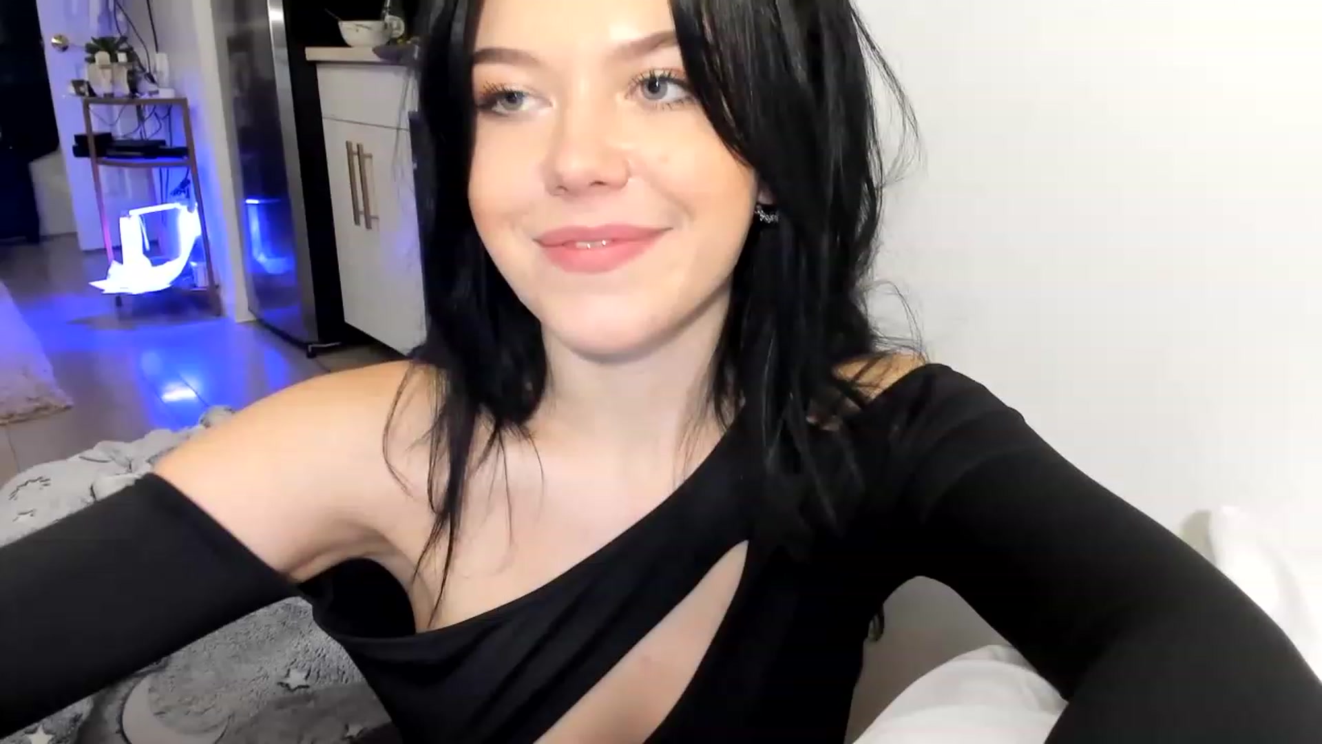 Gallery image thumbnail from Nancy_Morris's myfreecams stream on, 03/19/2023, 24:01 image 2 of 20