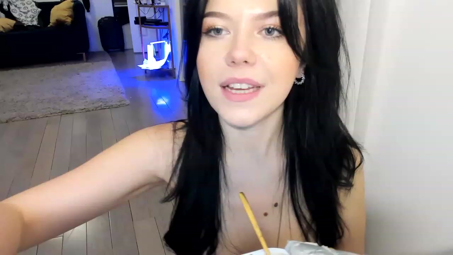 Gallery image thumbnail from Nancy_Morris's myfreecams stream on, 03/19/2023, 01:33 image 15 of 20