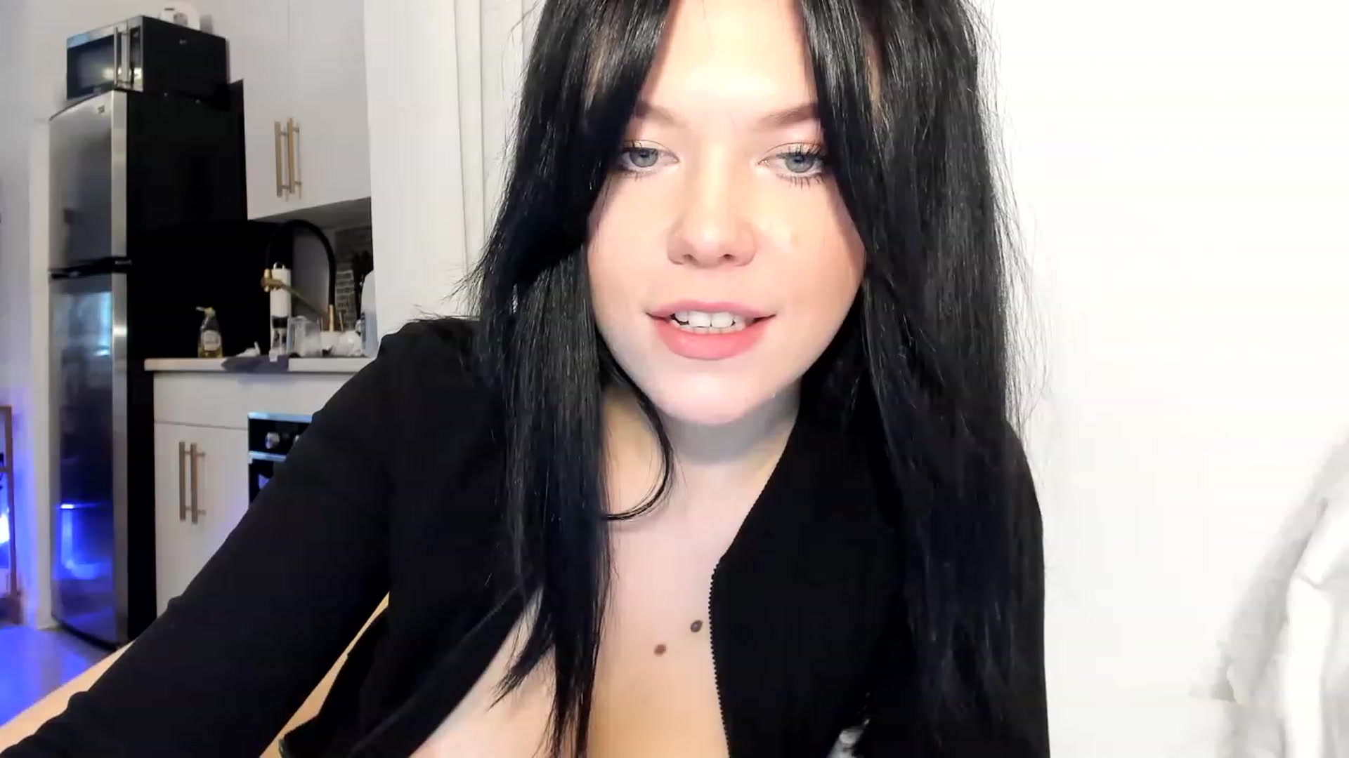 Gallery image thumbnail from Nancy_Morris's myfreecams stream on, 03/19/2023, 22:56 image 11 of 20