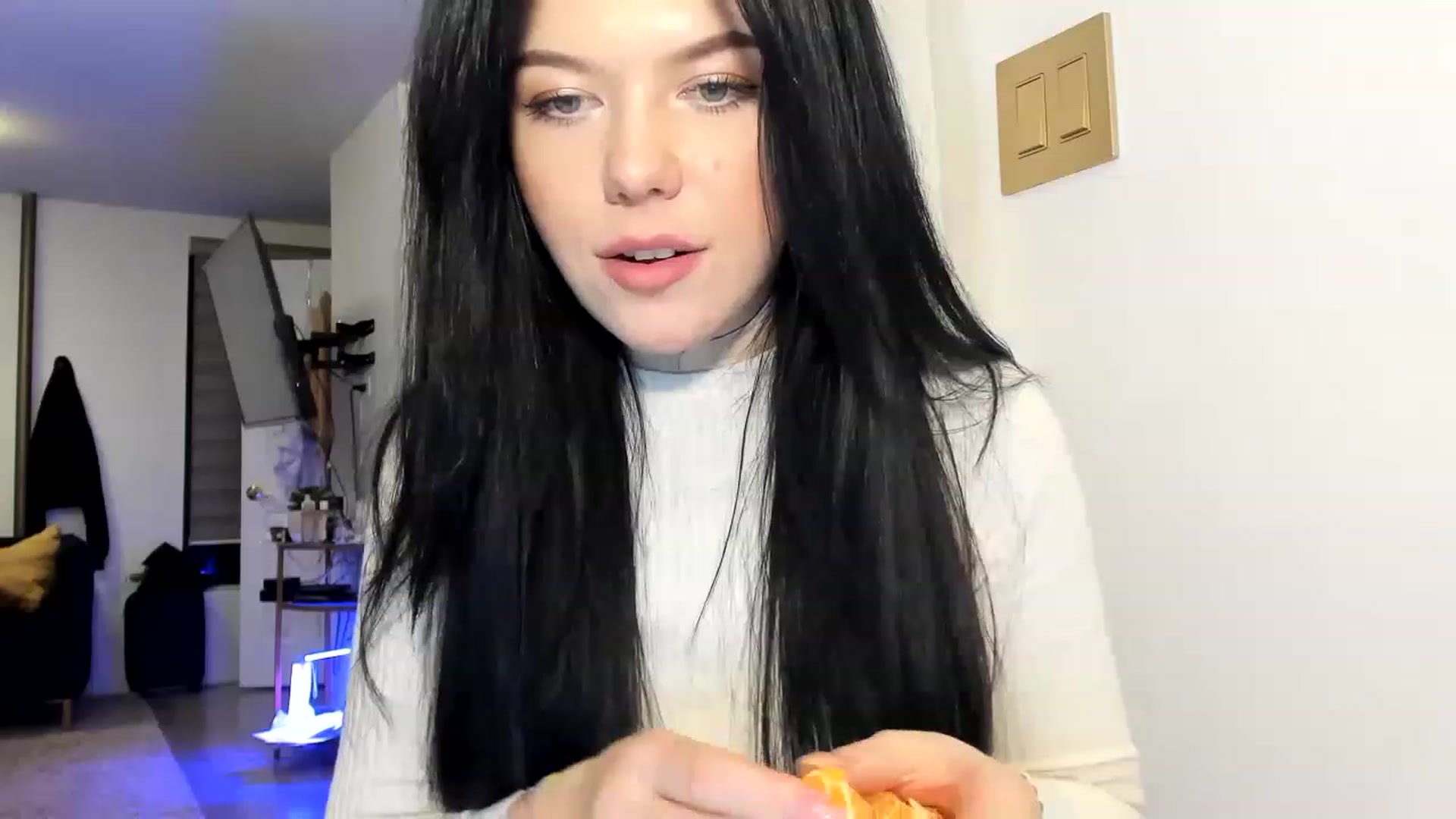 Gallery image thumbnail from Nancy_Morris's myfreecams stream on, 03/21/2023, 24:00 image 6 of 20