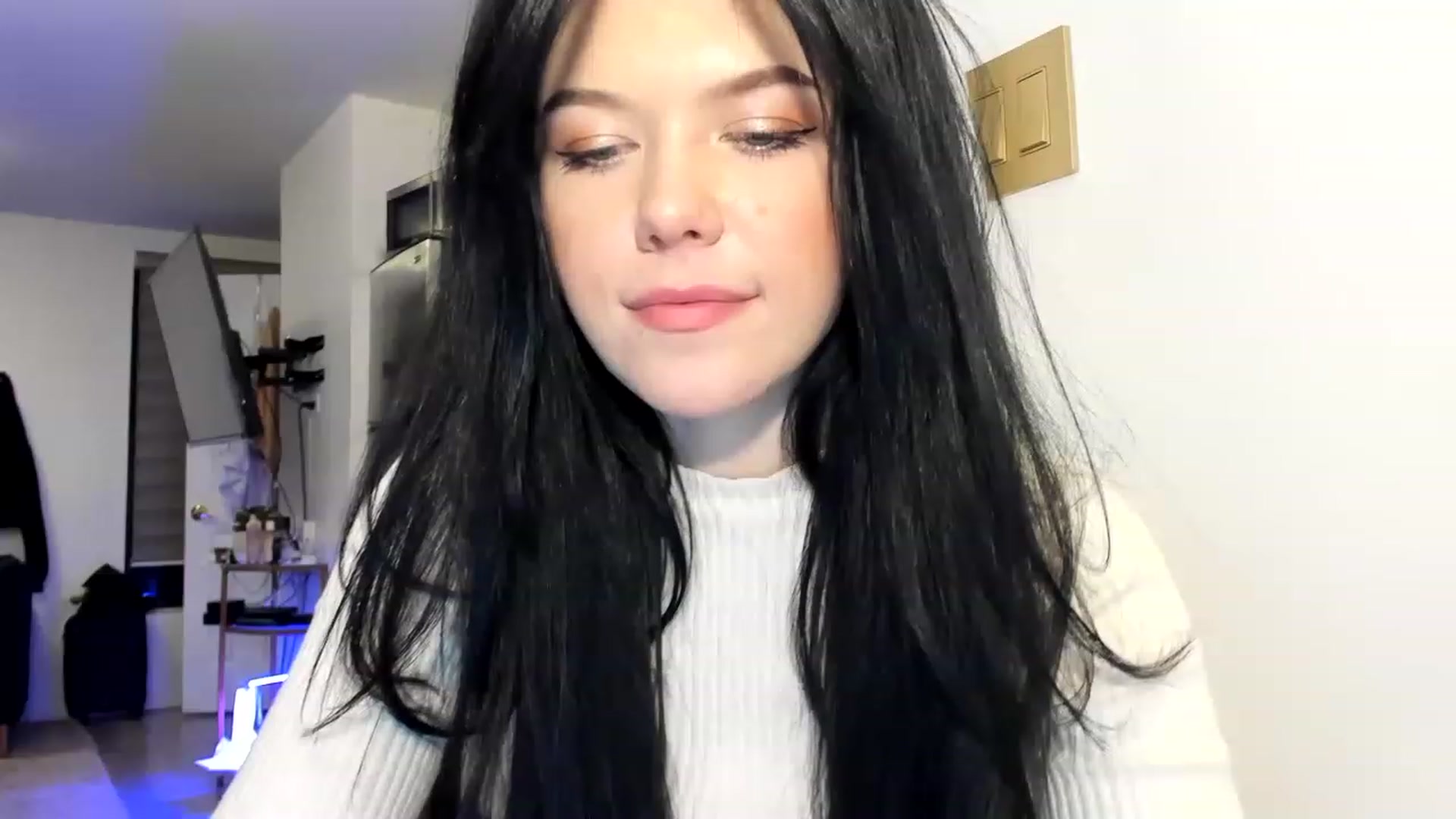 Gallery image thumbnail from Nancy_Morris's myfreecams stream on, 03/21/2023, 24:00 image 17 of 20