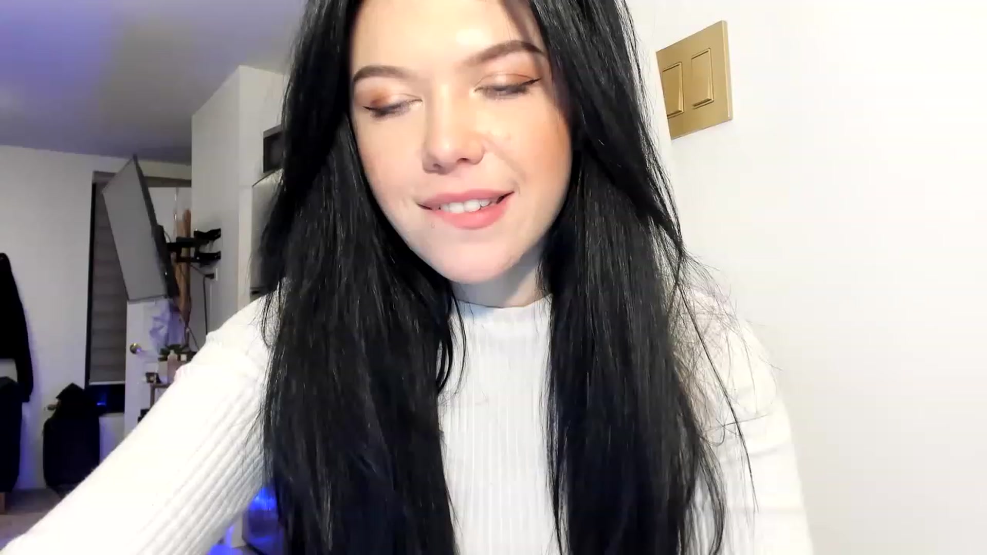 Gallery image thumbnail from Nancy_Morris's myfreecams stream on, 03/21/2023, 24:00 image 15 of 20