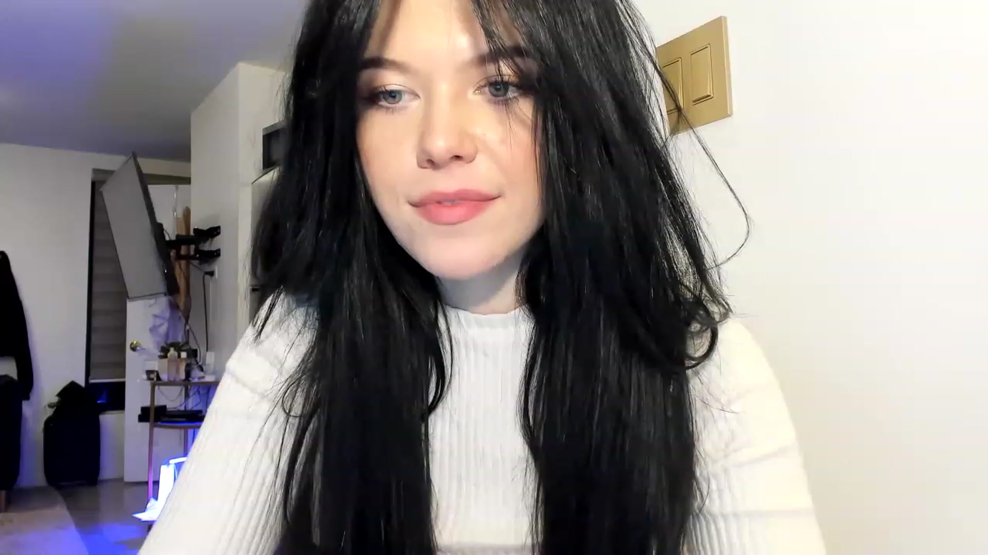 Gallery image thumbnail from Nancy_Morris's myfreecams stream on, 03/21/2023, 24:00 image 16 of 20