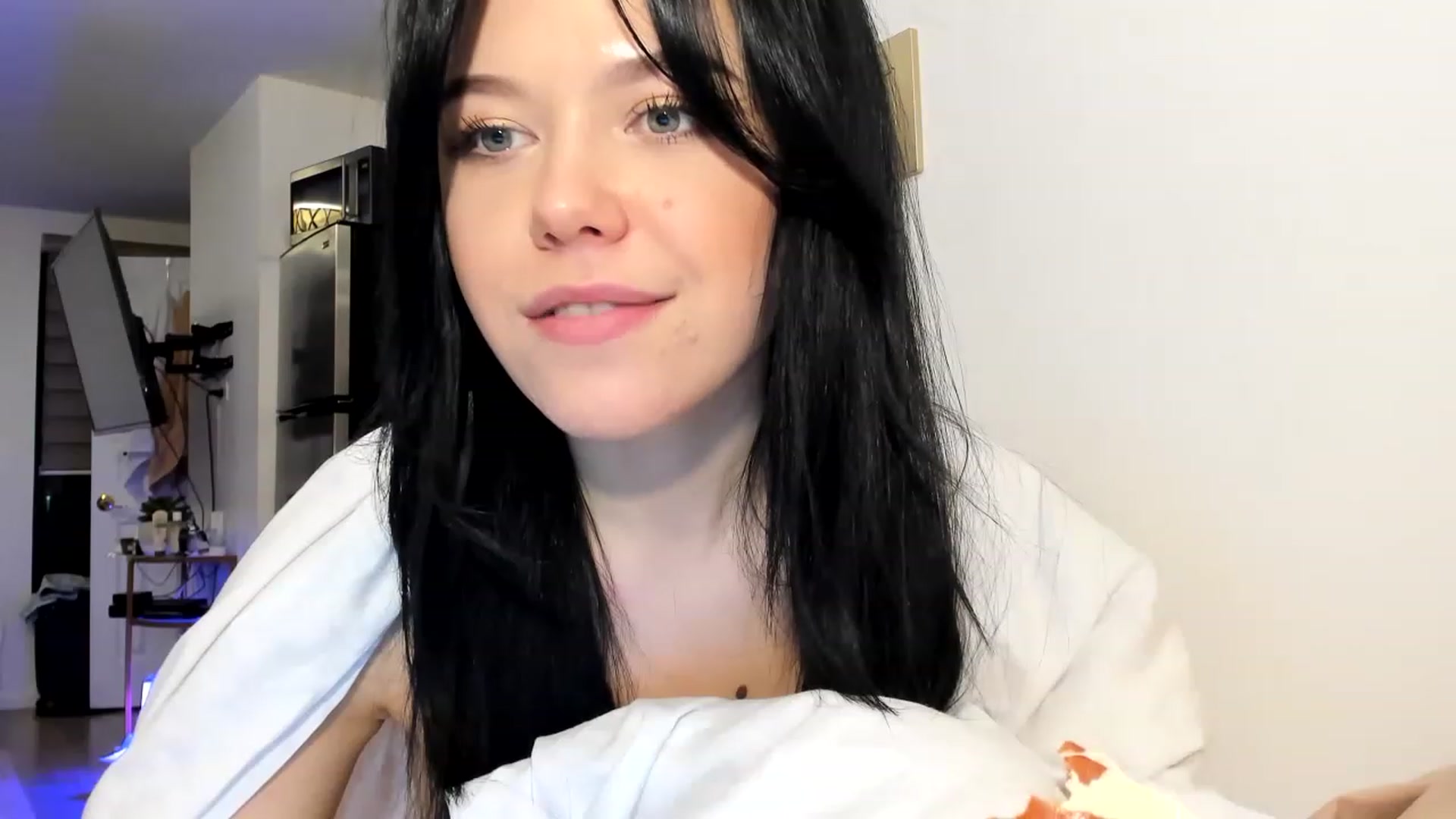Gallery image thumbnail from Nancy_Morris's myfreecams stream on, 03/25/2023, 01:03 image 18 of 20