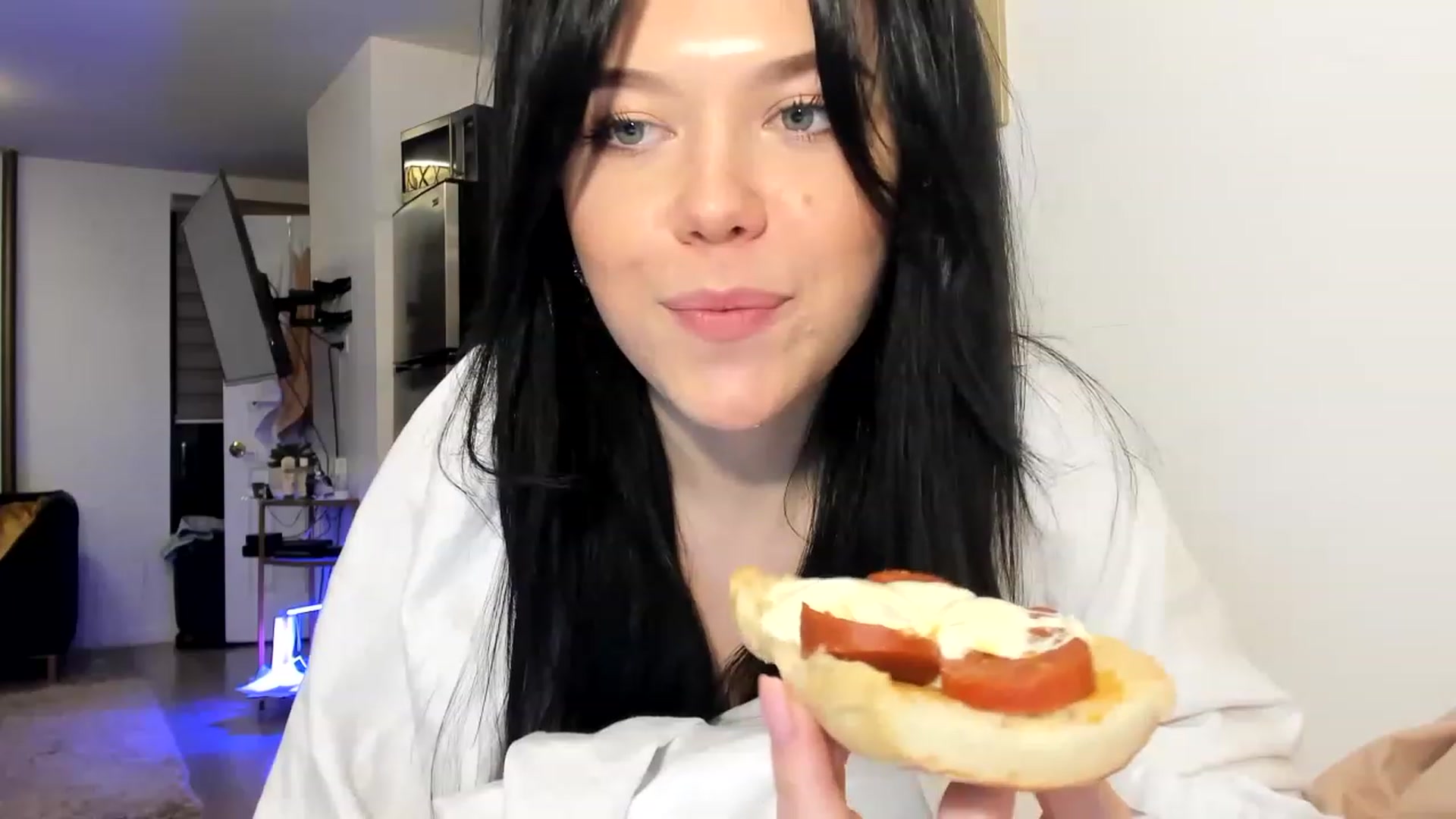 Gallery image thumbnail from Nancy_Morris's myfreecams stream on, 03/25/2023, 01:03 image 17 of 20