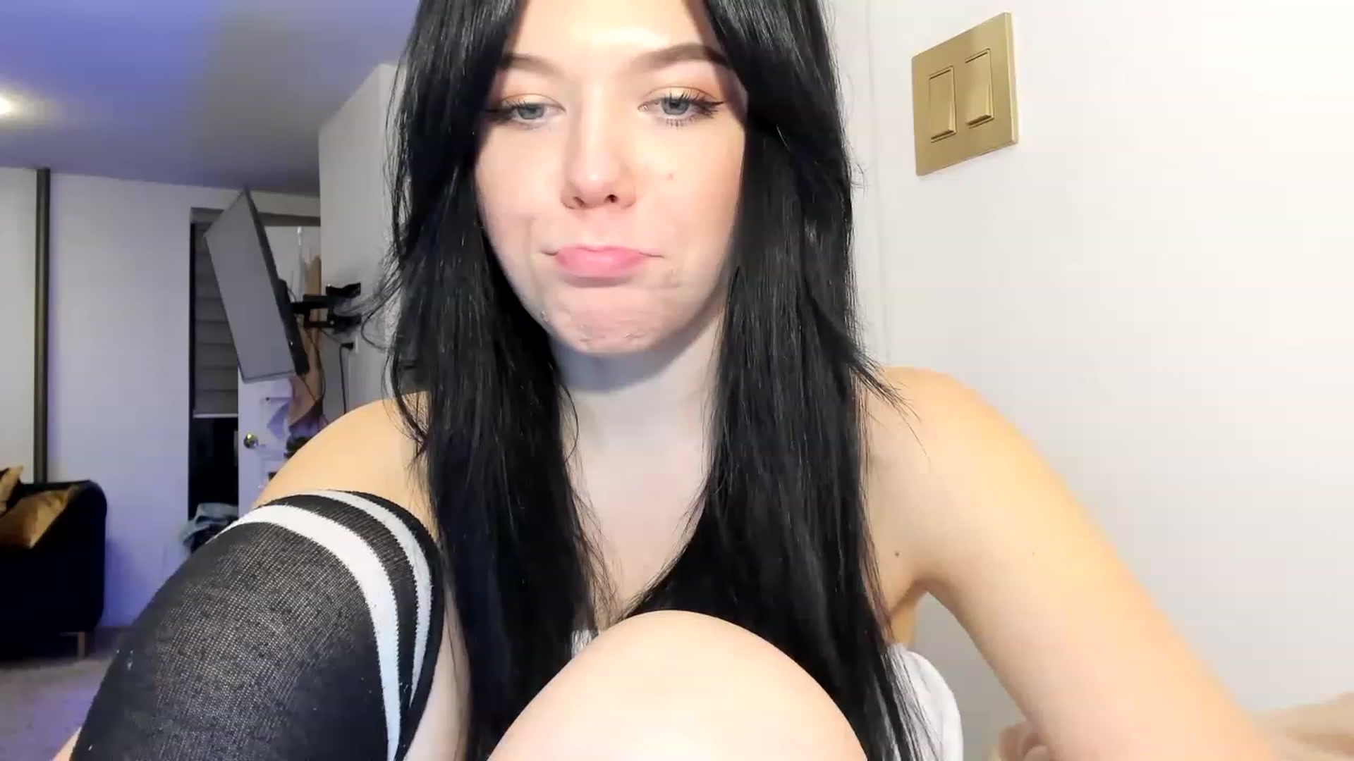 Gallery image thumbnail from Nancy_Morris's myfreecams stream on, 03/25/2023, 02:52 image 4 of 20