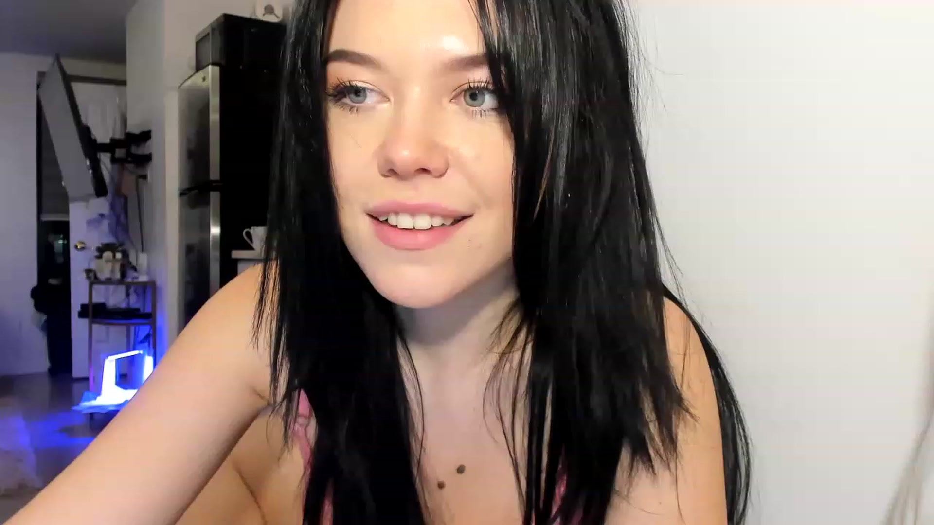 Gallery image thumbnail from Nancy_Morris's myfreecams stream on, 03/27/2023, 01:13 image 14 of 20