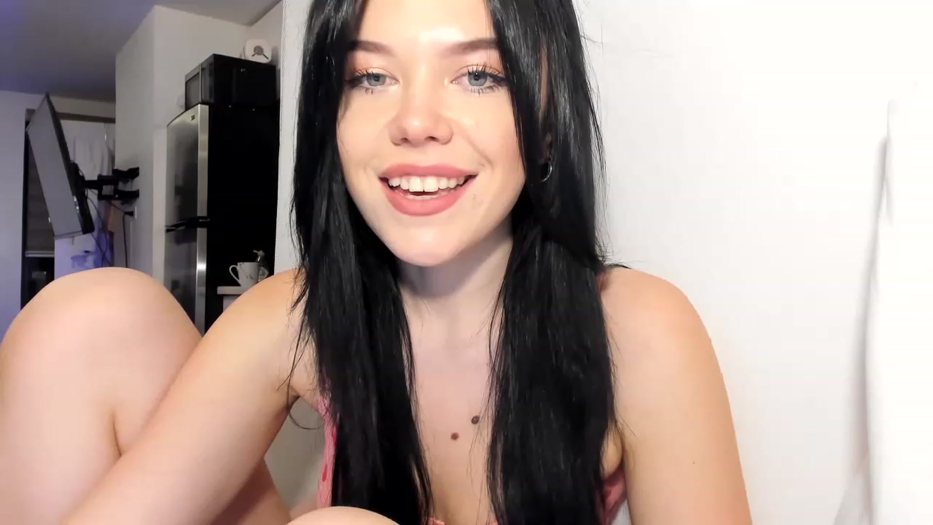 Gallery image thumbnail from Nancy_Morris's myfreecams stream on, 03/27/2023, 01:13 image 17 of 20