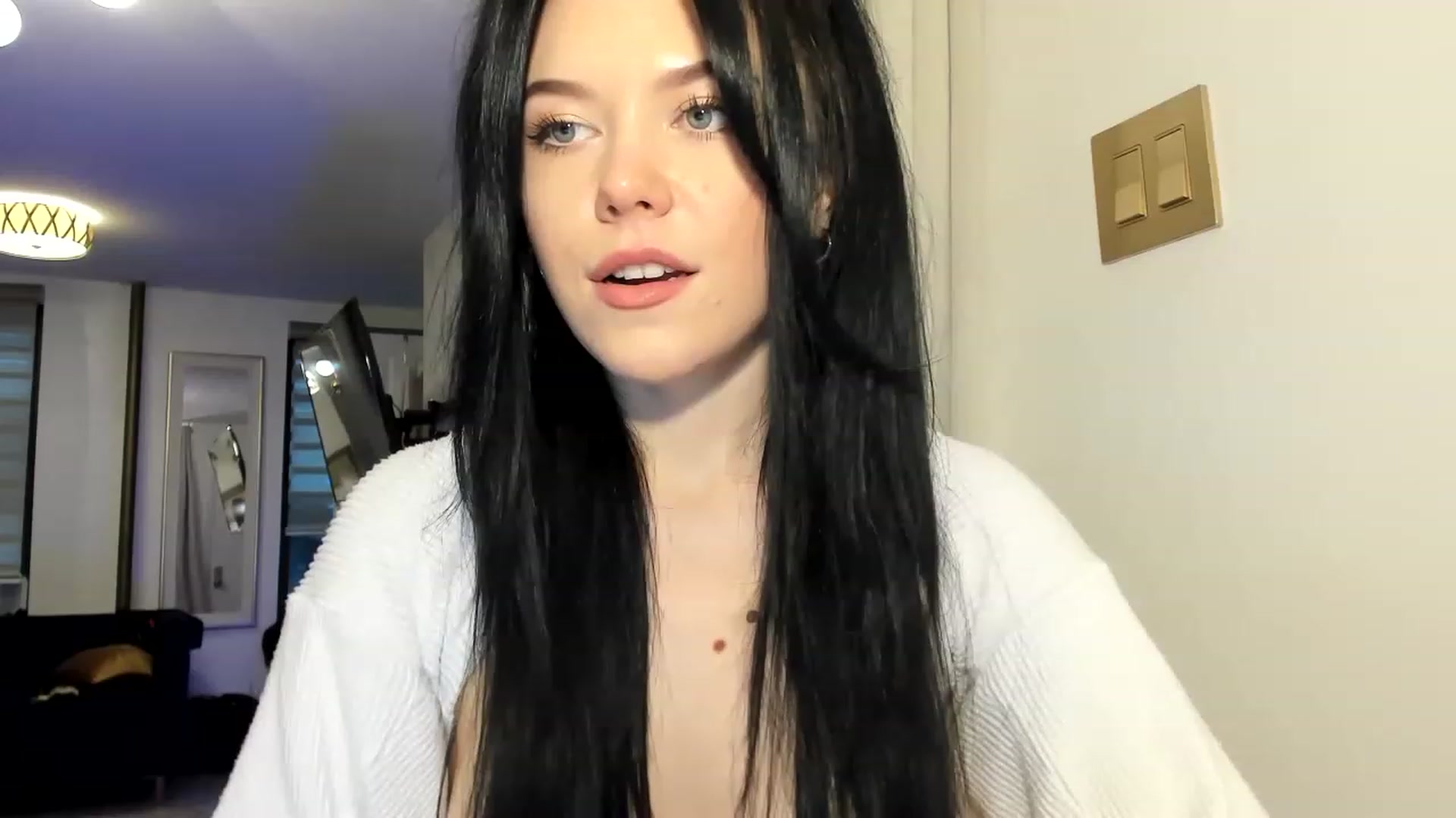 Gallery image thumbnail from Nancy_Morris's myfreecams stream on, 03/27/2023, 22:02 image 14 of 20