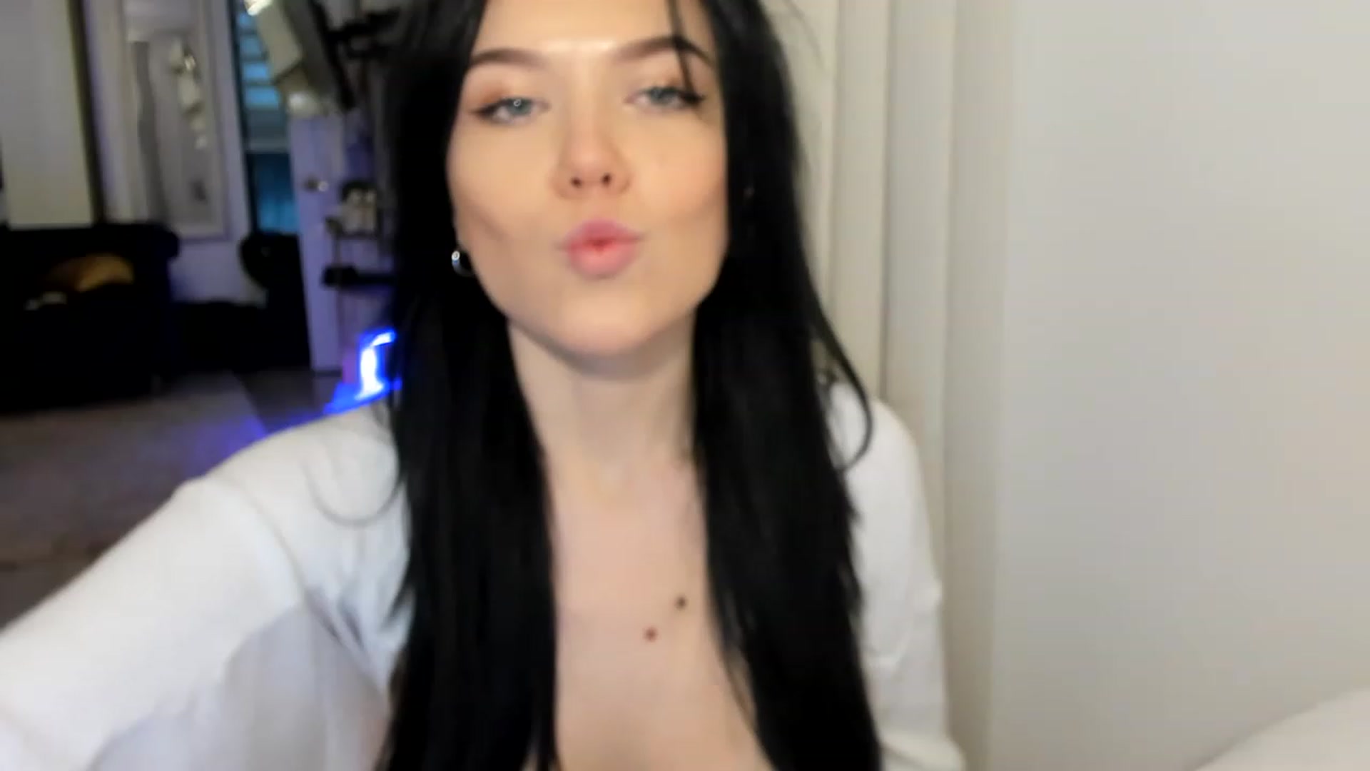 Gallery image thumbnail from Nancy_Morris's myfreecams stream on, 03/27/2023, 22:02 image 10 of 20