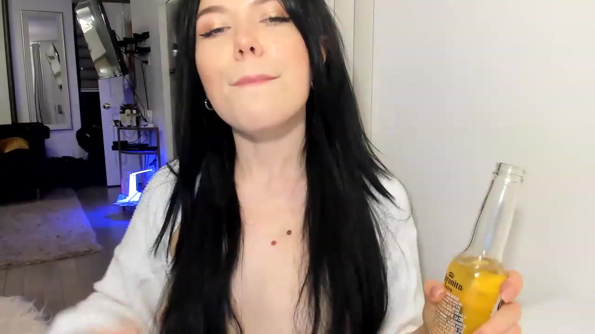 Gallery image thumbnail from Nancy_Morris's myfreecams stream on, 03/28/2023, 01:37 image 18 of 20