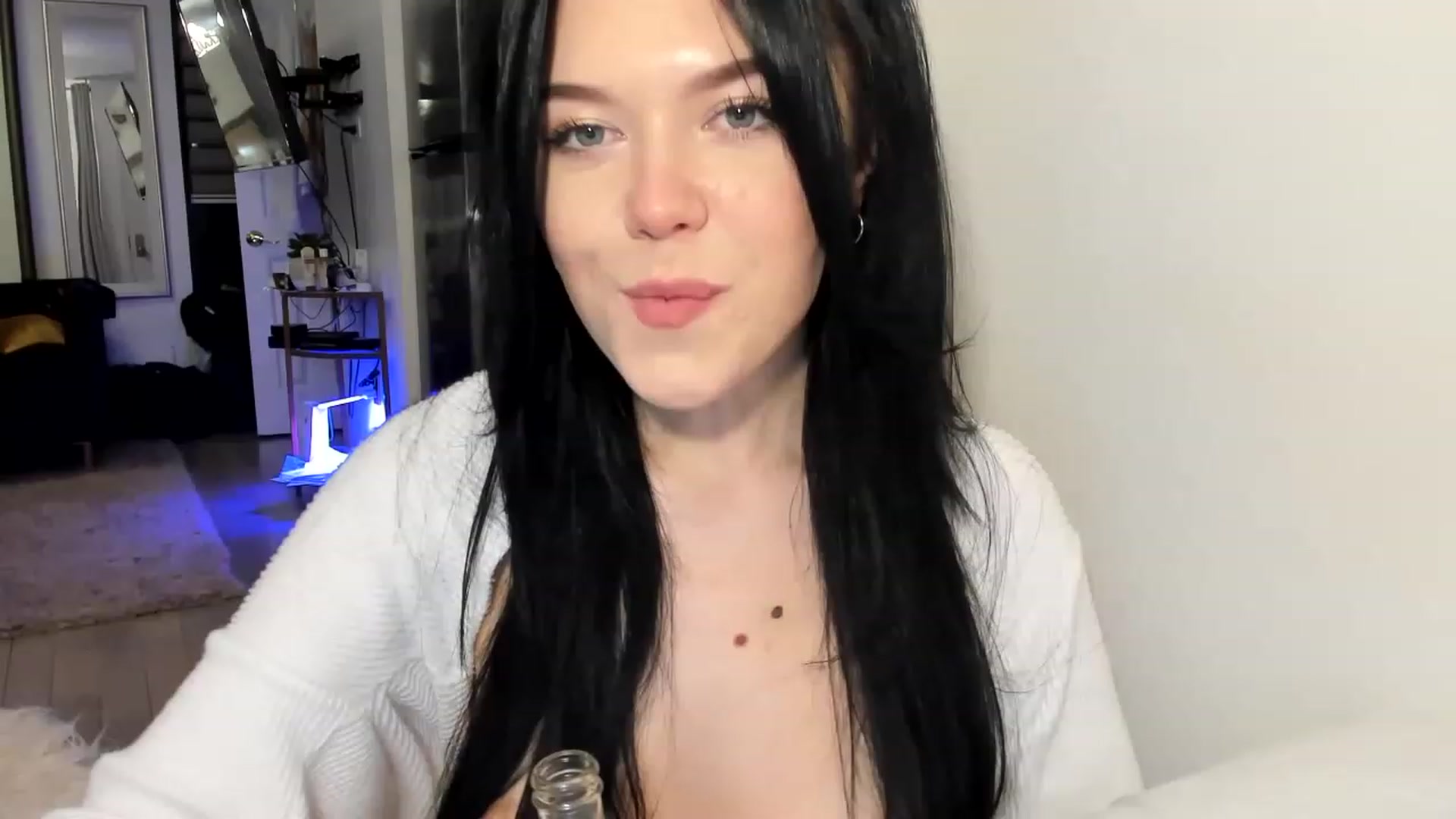 Gallery image thumbnail from Nancy_Morris's myfreecams stream on, 03/28/2023, 01:37 image 19 of 20