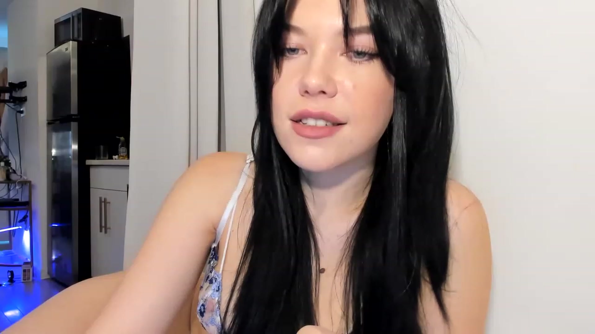Gallery image thumbnail from Nancy_Morris's myfreecams stream on, 03/30/2023, 24:10 image 6 of 20