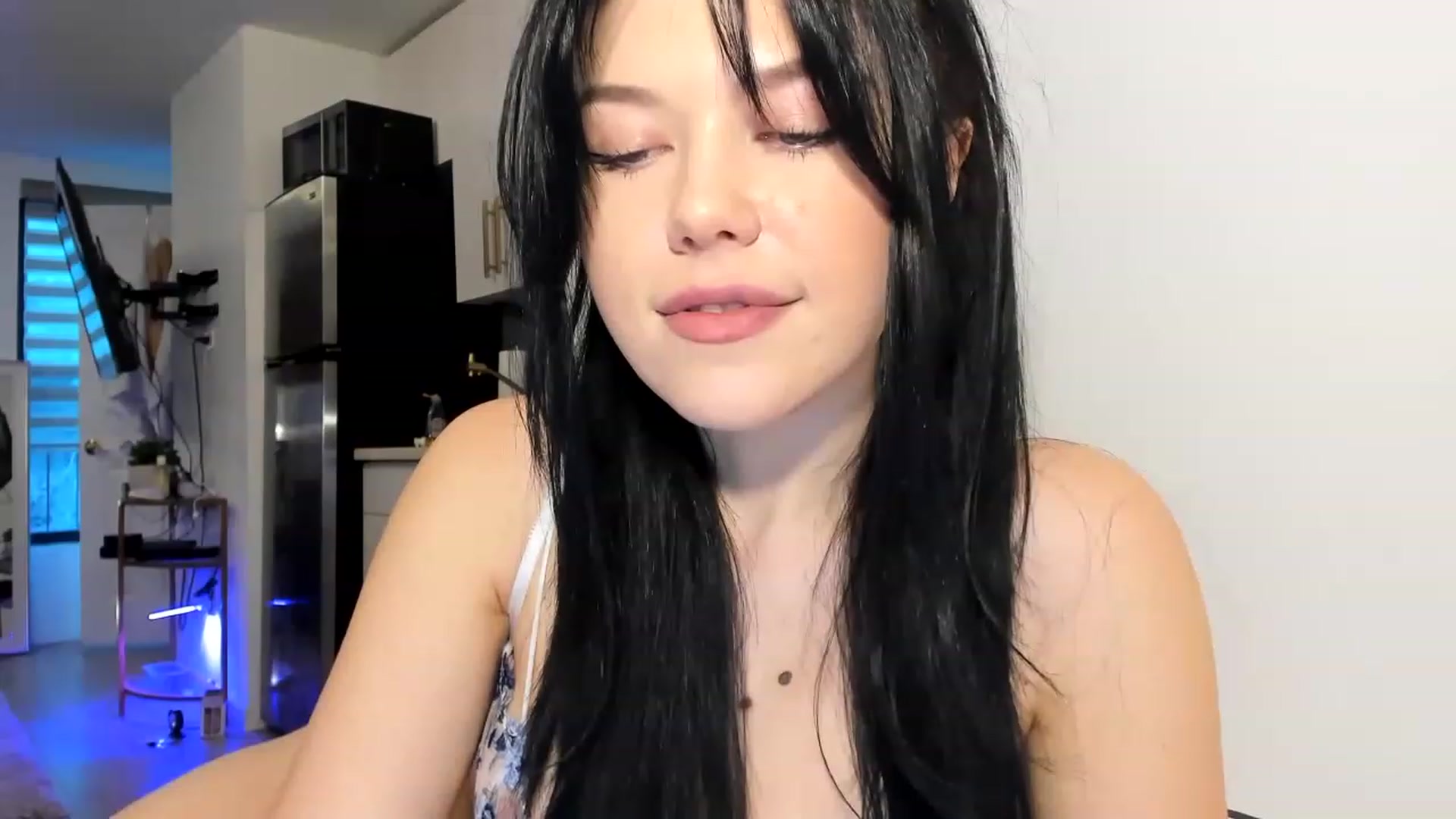 Gallery image thumbnail from Nancy_Morris's myfreecams stream on, 03/30/2023, 24:10 image 13 of 20