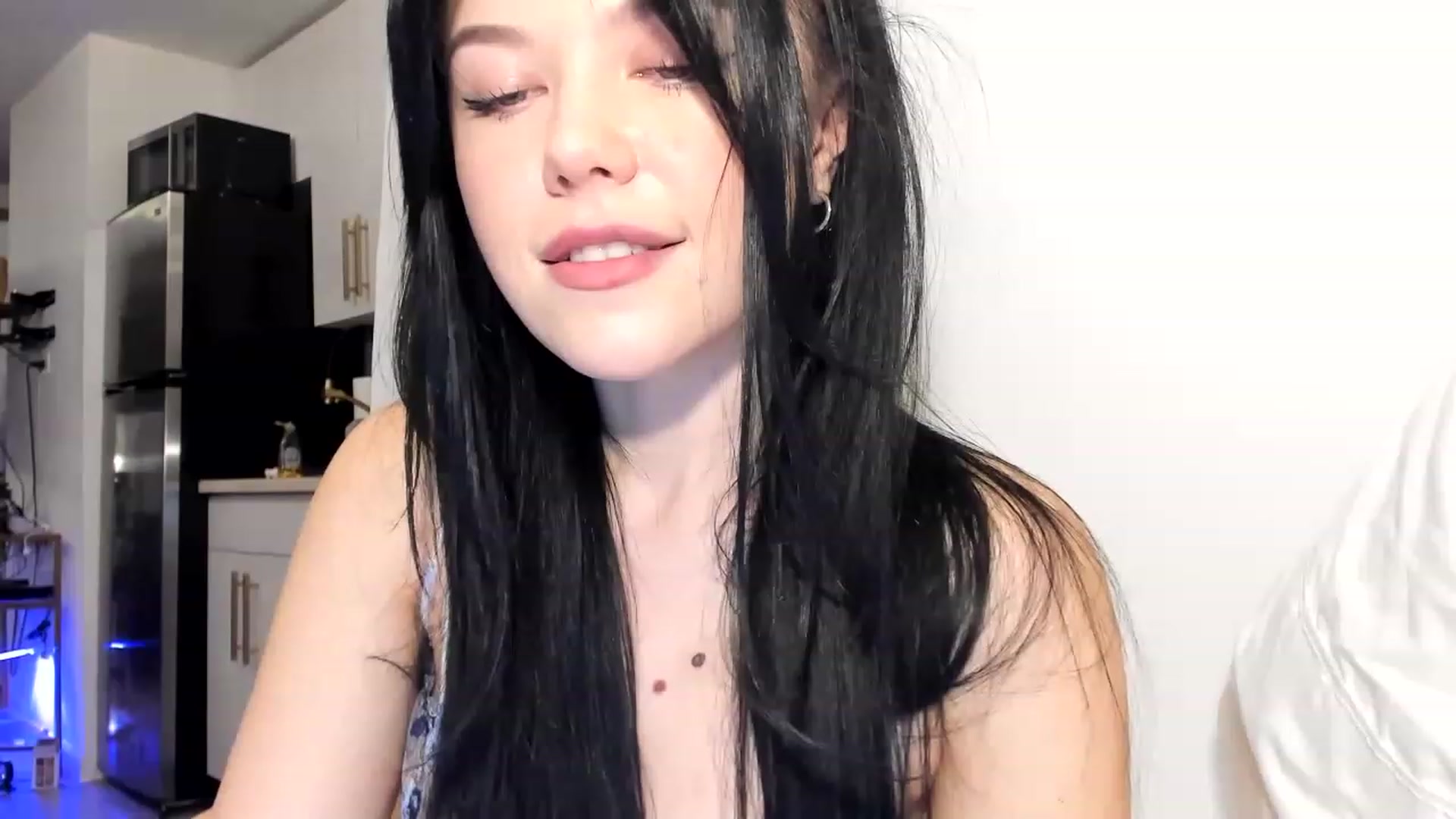 Gallery image thumbnail from Nancy_Morris's myfreecams stream on, 03/30/2023, 24:50 image 8 of 20