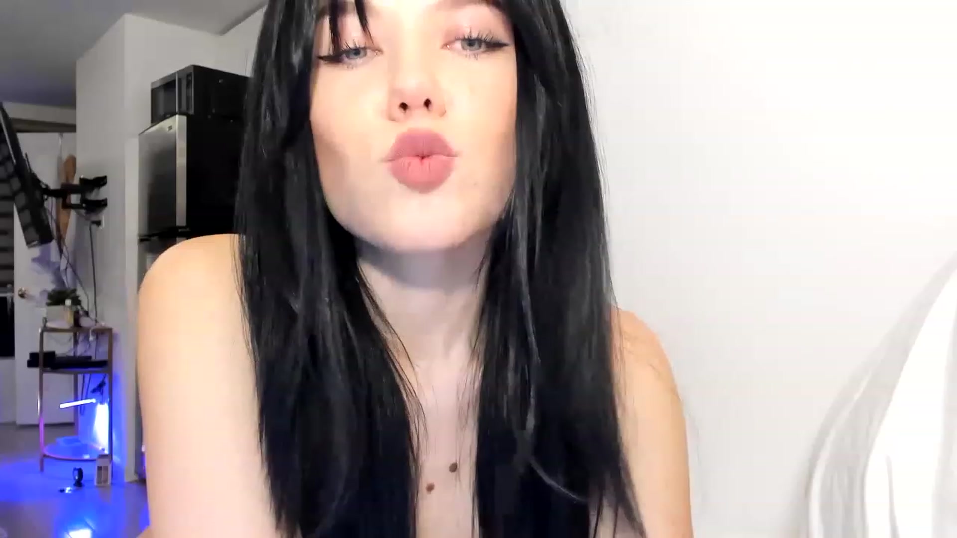 Gallery image thumbnail from Nancy_Morris's myfreecams stream on, 03/30/2023, 03:04 image 14 of 20