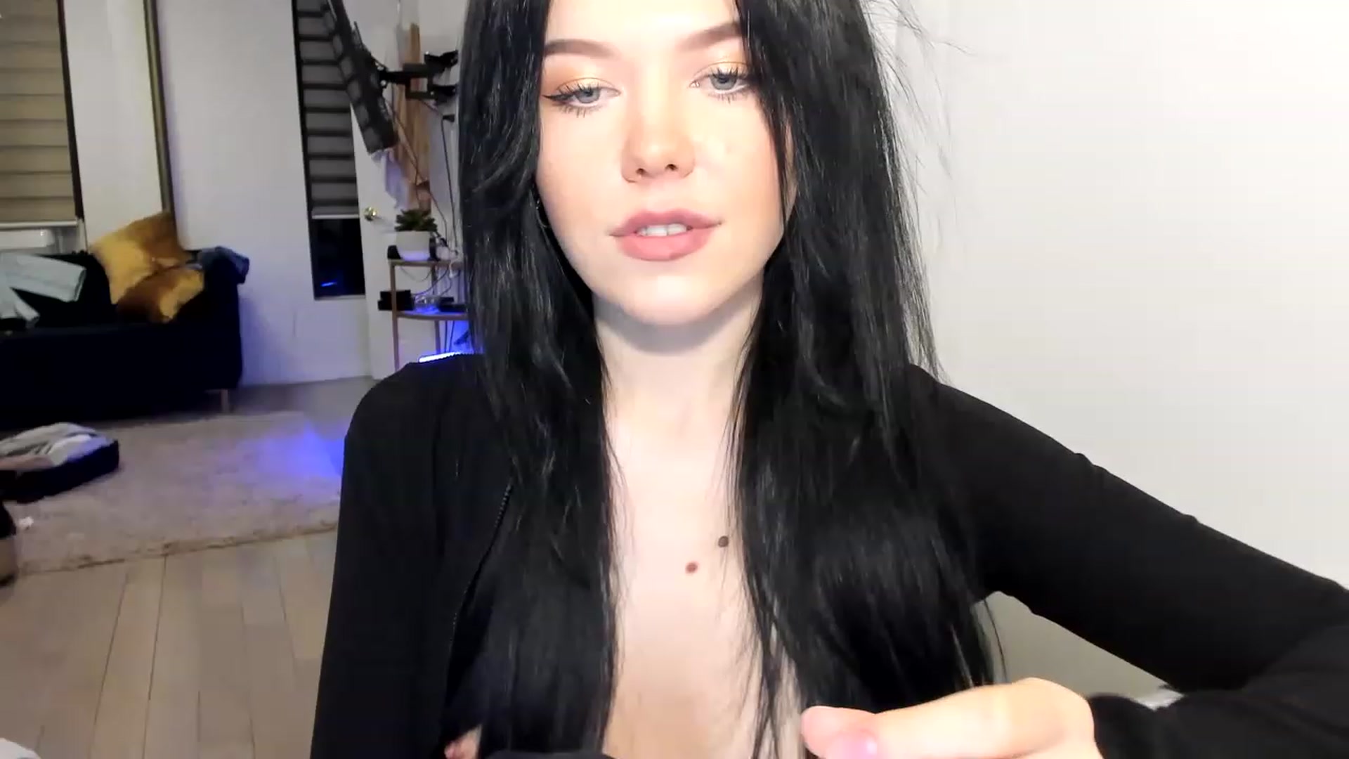 Gallery image thumbnail from Nancy_Morris's myfreecams stream on, 03/31/2023, 24:04 image 18 of 20