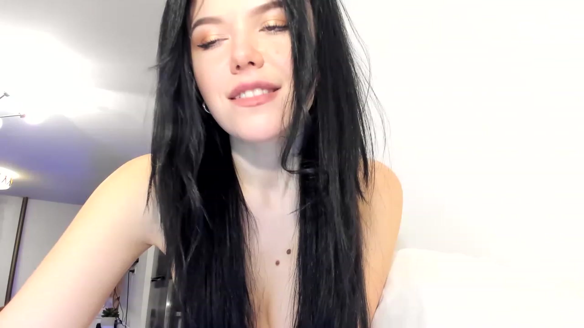 Gallery image thumbnail from Nancy_Morris's myfreecams stream on, 03/31/2023, 04:13 image 2 of 20