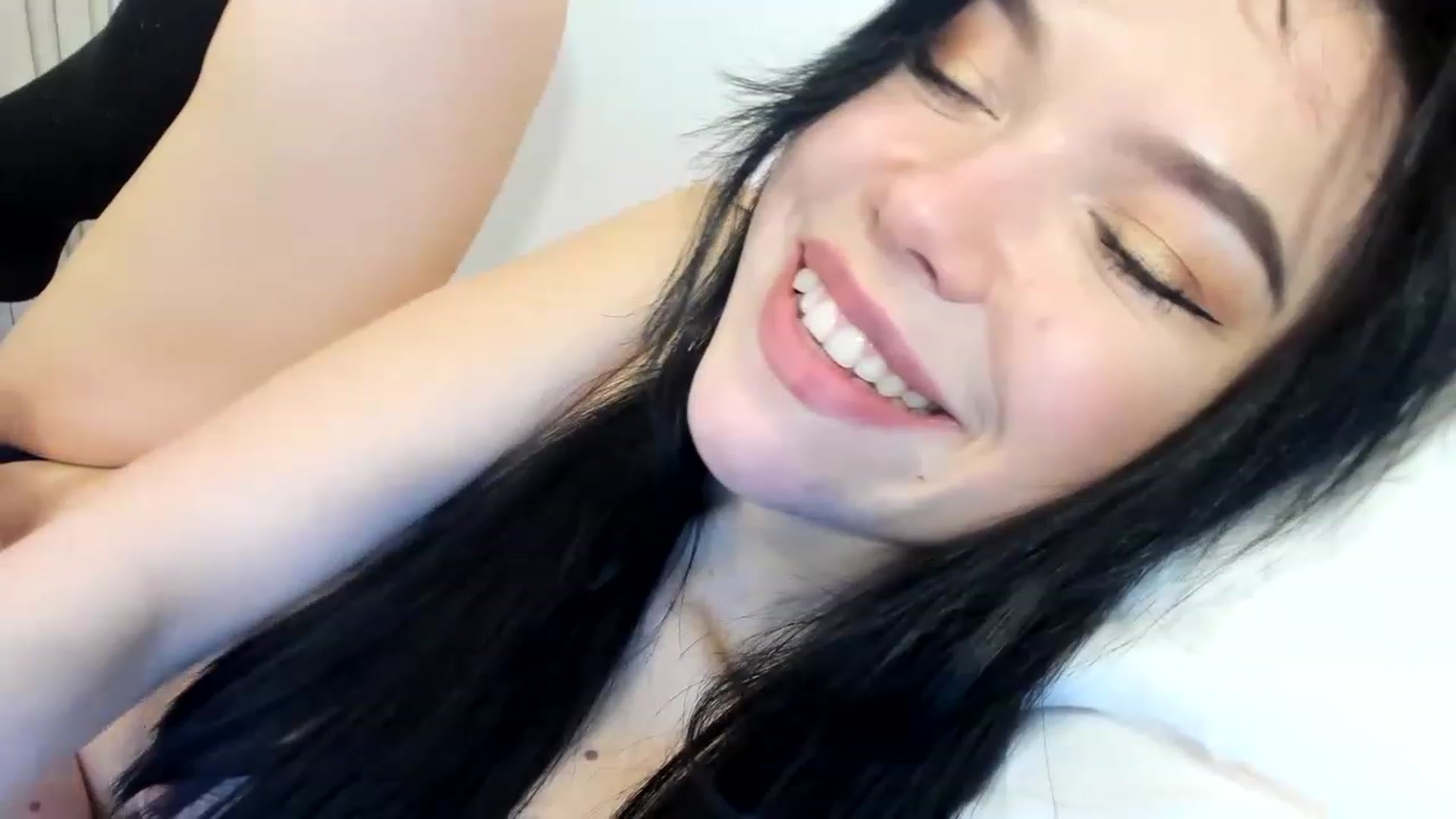 Gallery image thumbnail from Nancy_Morris's myfreecams stream on, 03/31/2023, 04:13 image 5 of 20