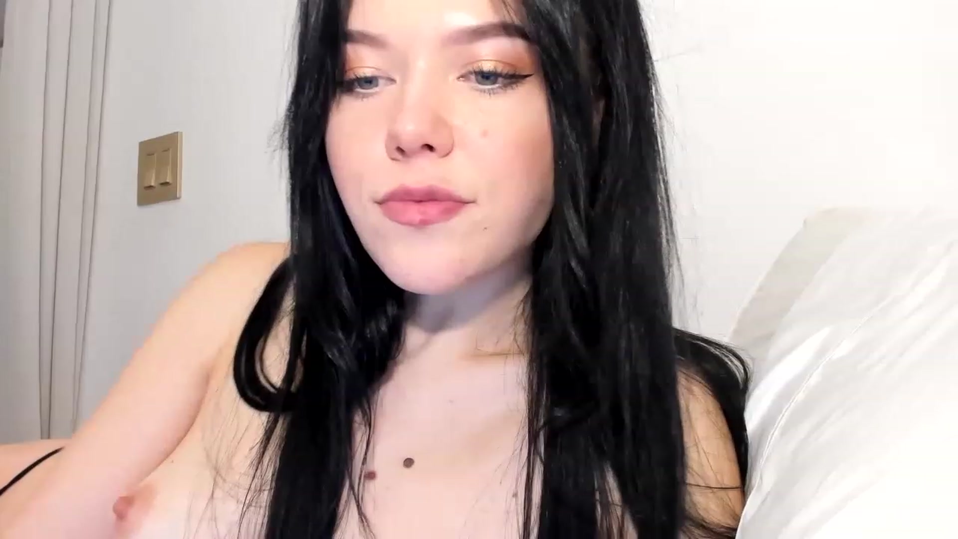 Gallery image thumbnail from Nancy_Morris's myfreecams stream on, 03/31/2023, 04:13 image 19 of 20