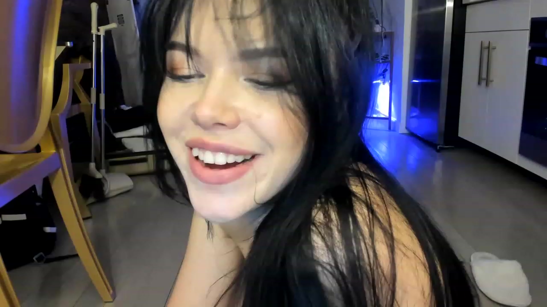 Gallery image thumbnail from Nancy_Morris's myfreecams stream on, 04/01/2023, 02:13 image 3 of 20