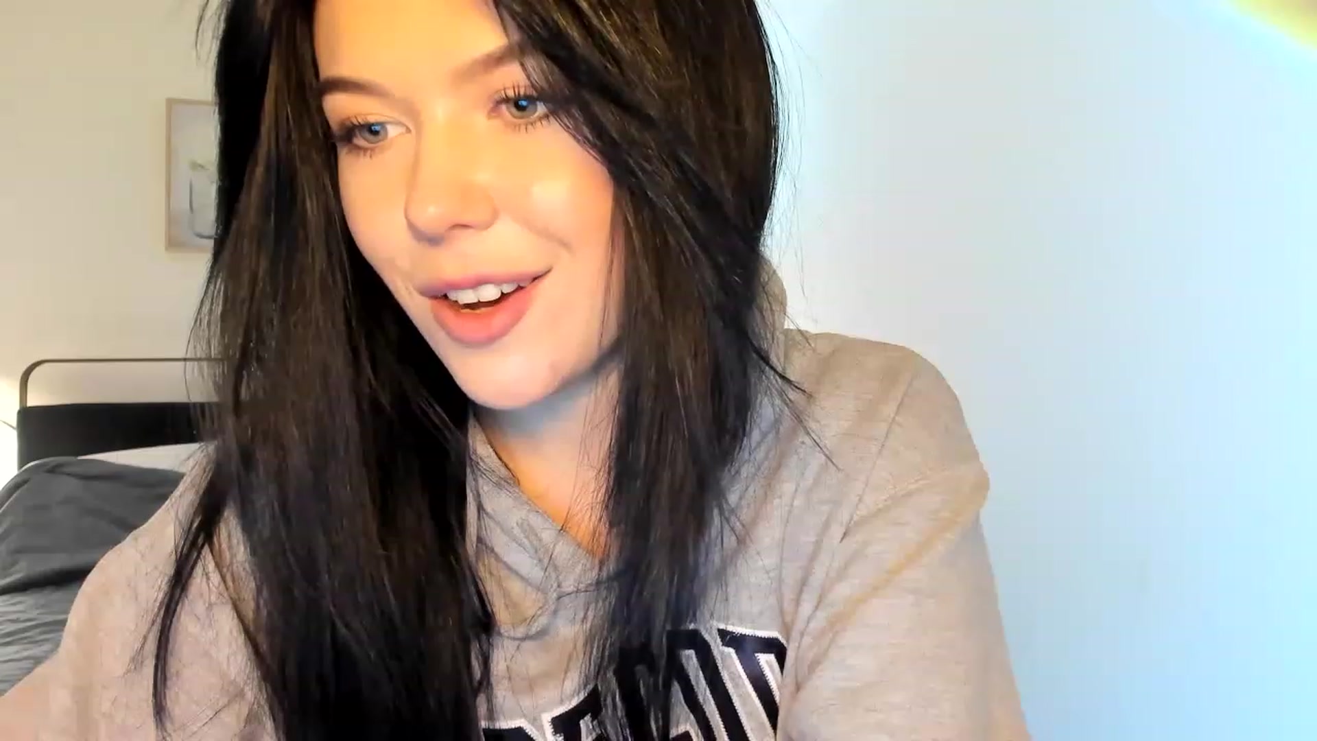 Gallery image thumbnail from Nancy_Morris's myfreecams stream on, 04/02/2023, 21:08 image 15 of 20