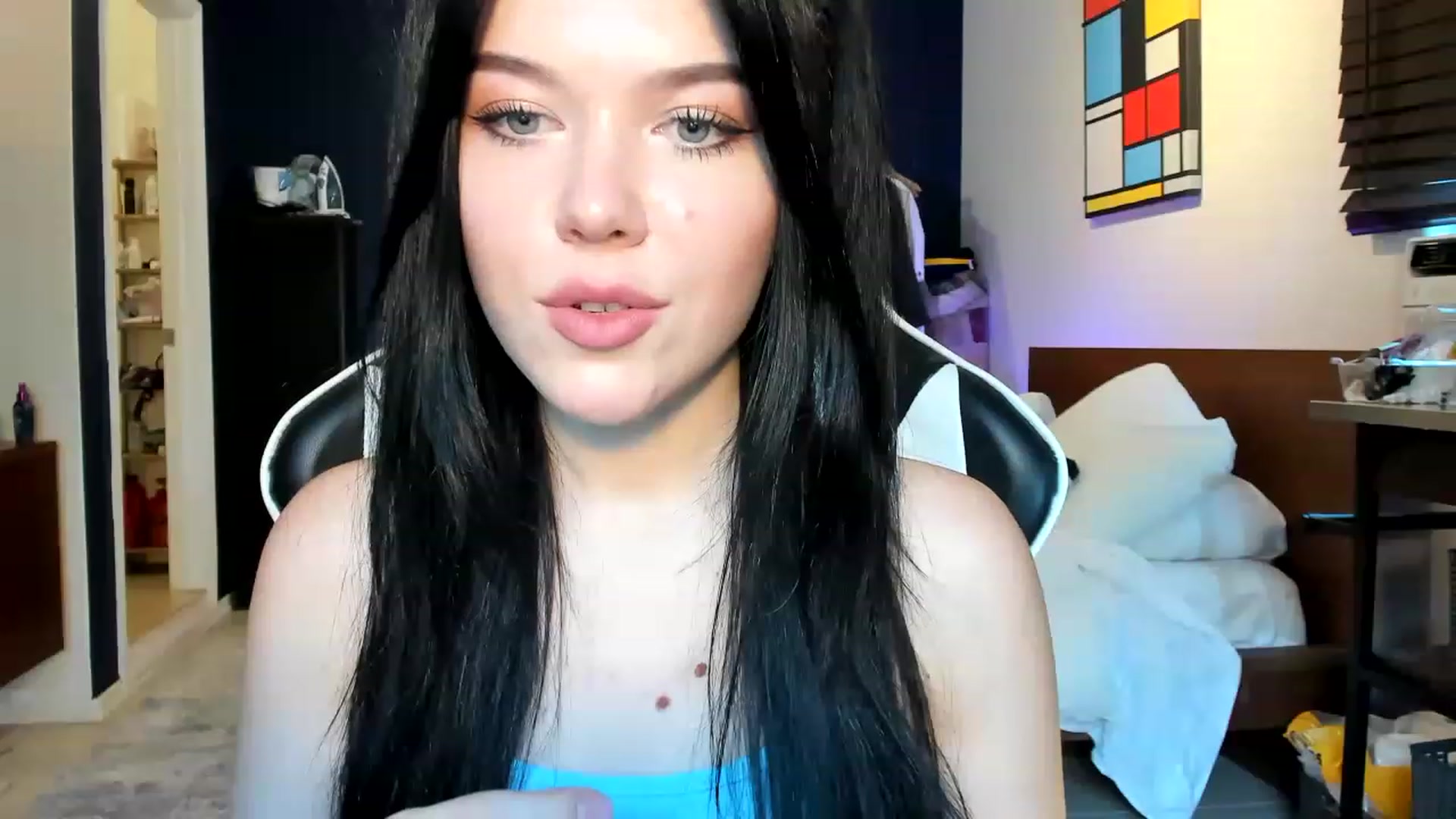 Gallery image thumbnail from Nancy_Morris's myfreecams stream on, 04/06/2023, 01:44 image 6 of 20