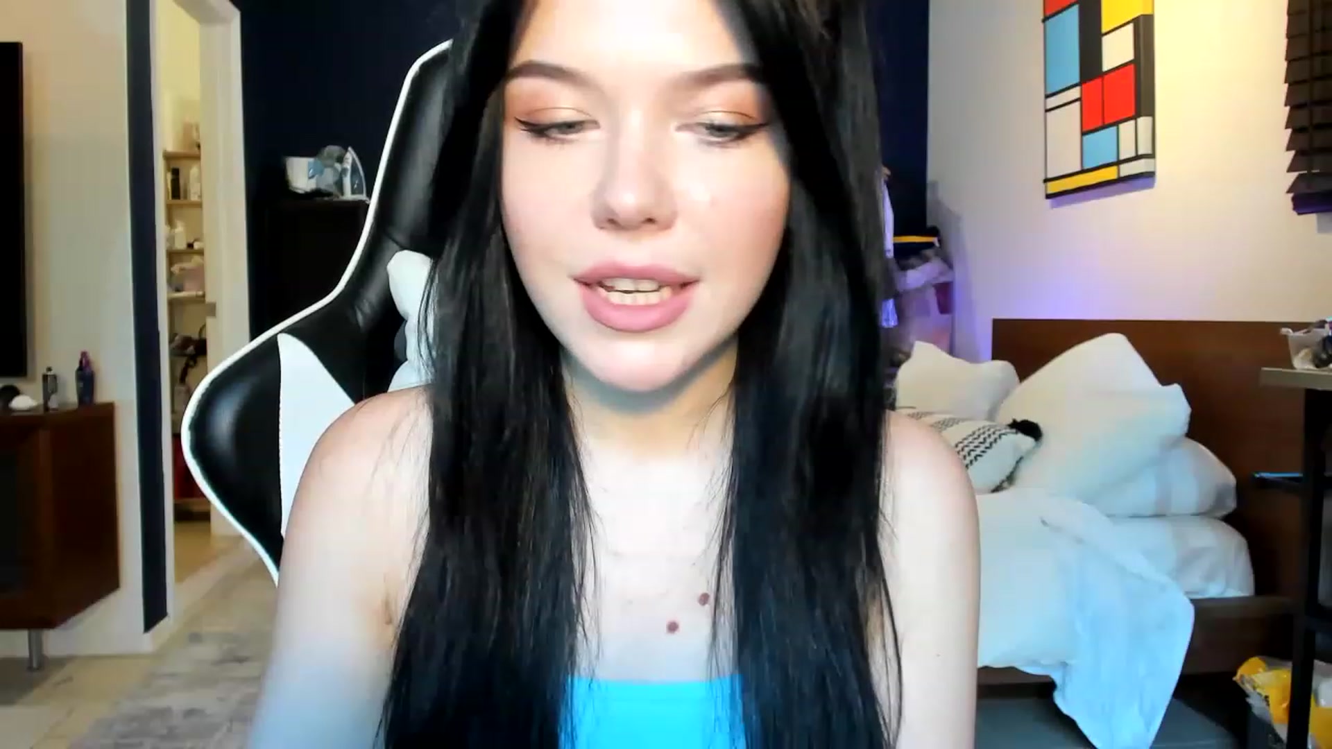 Gallery image thumbnail from Nancy_Morris's myfreecams stream on, 04/06/2023, 01:44 image 4 of 20