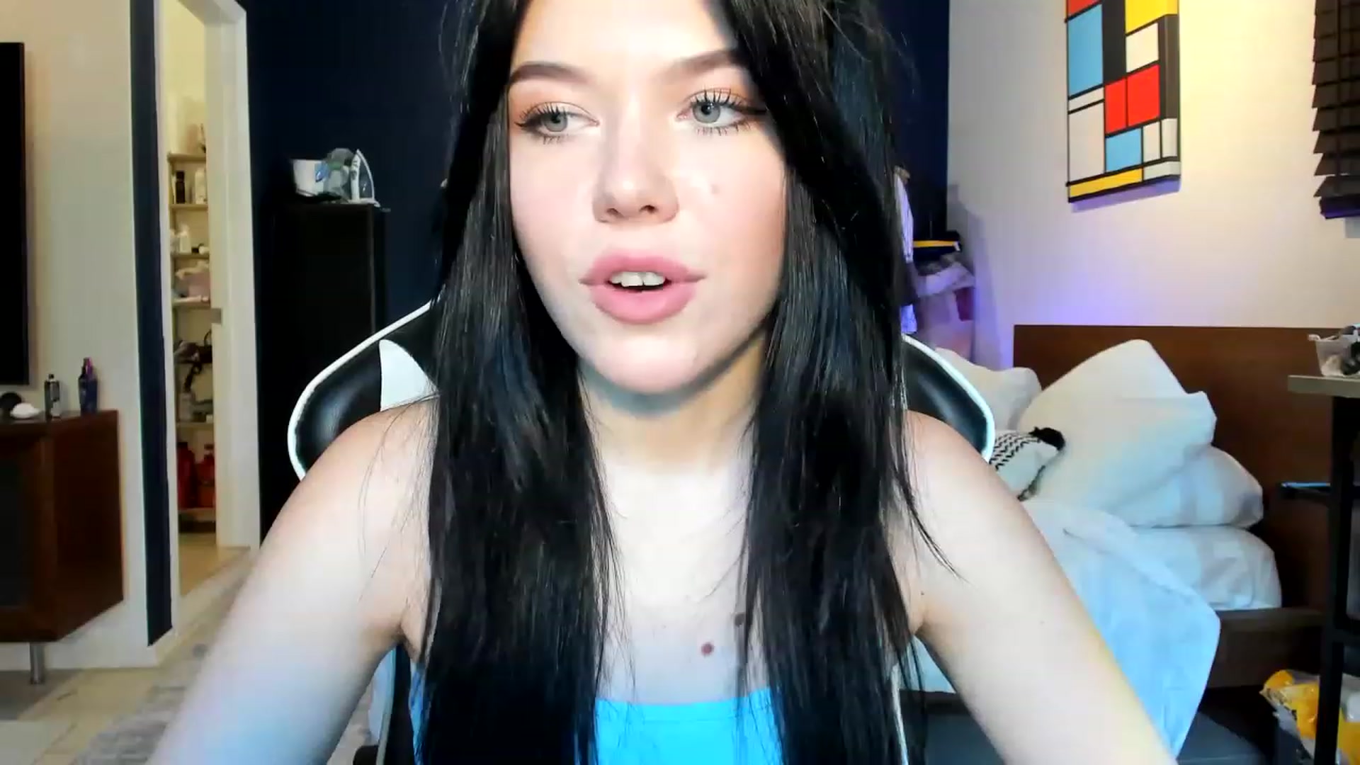 Gallery image thumbnail from Nancy_Morris's myfreecams stream on, 04/06/2023, 01:44 image 5 of 20