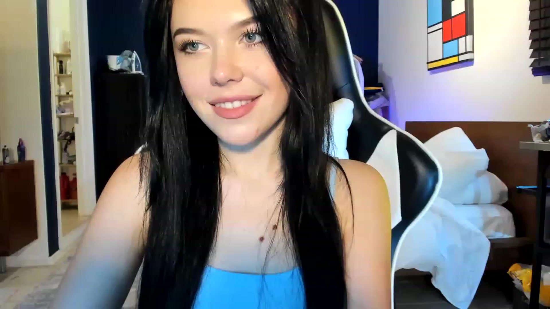 Gallery image thumbnail from Nancy_Morris's myfreecams stream on, 04/06/2023, 01:44 image 10 of 20