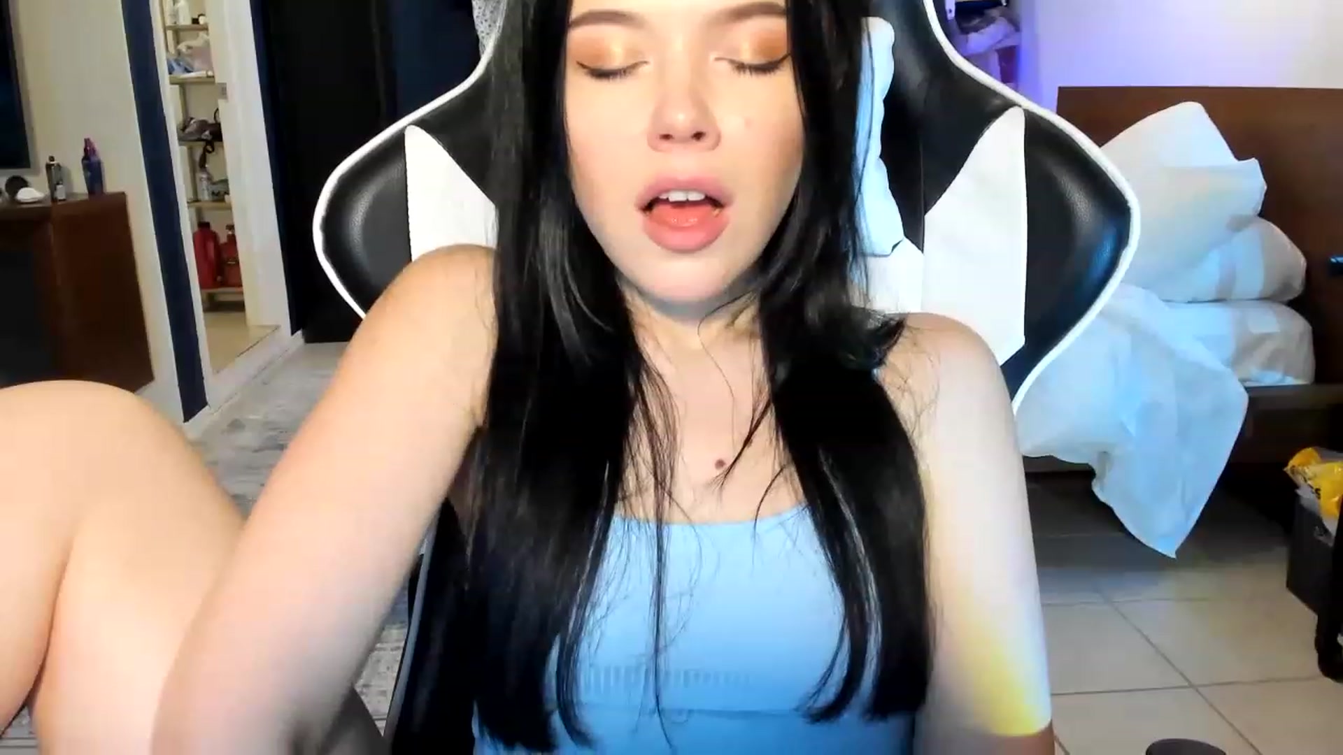 Gallery image thumbnail from Nancy_Morris's myfreecams stream on, 04/06/2023, 01:44 image 13 of 20
