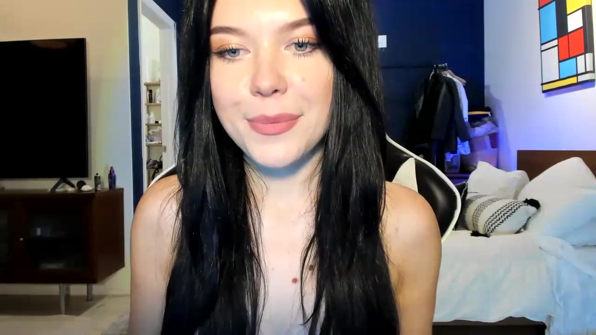 Gallery image thumbnail from Nancy_Morris's myfreecams stream on, 04/06/2023, 05:10 image 7 of 20
