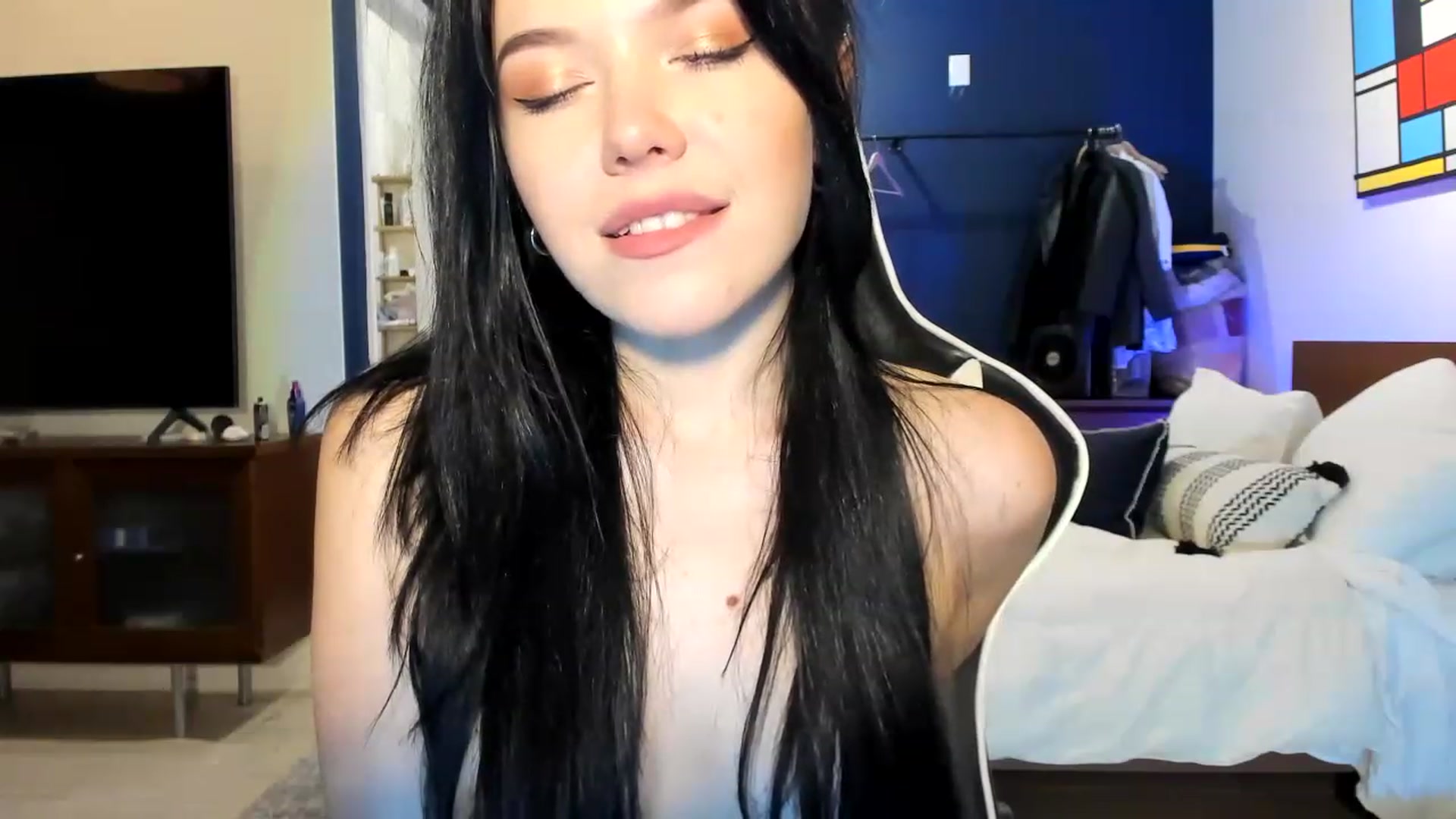 Gallery image thumbnail from Nancy_Morris's myfreecams stream on, 04/06/2023, 05:10 image 9 of 20