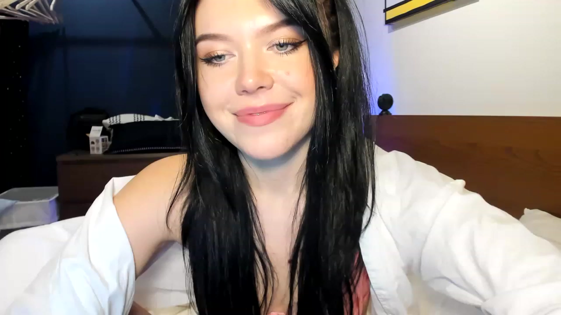 Gallery image thumbnail from Nancy_Morris's myfreecams stream on, 04/08/2023, 03:09 image 15 of 20
