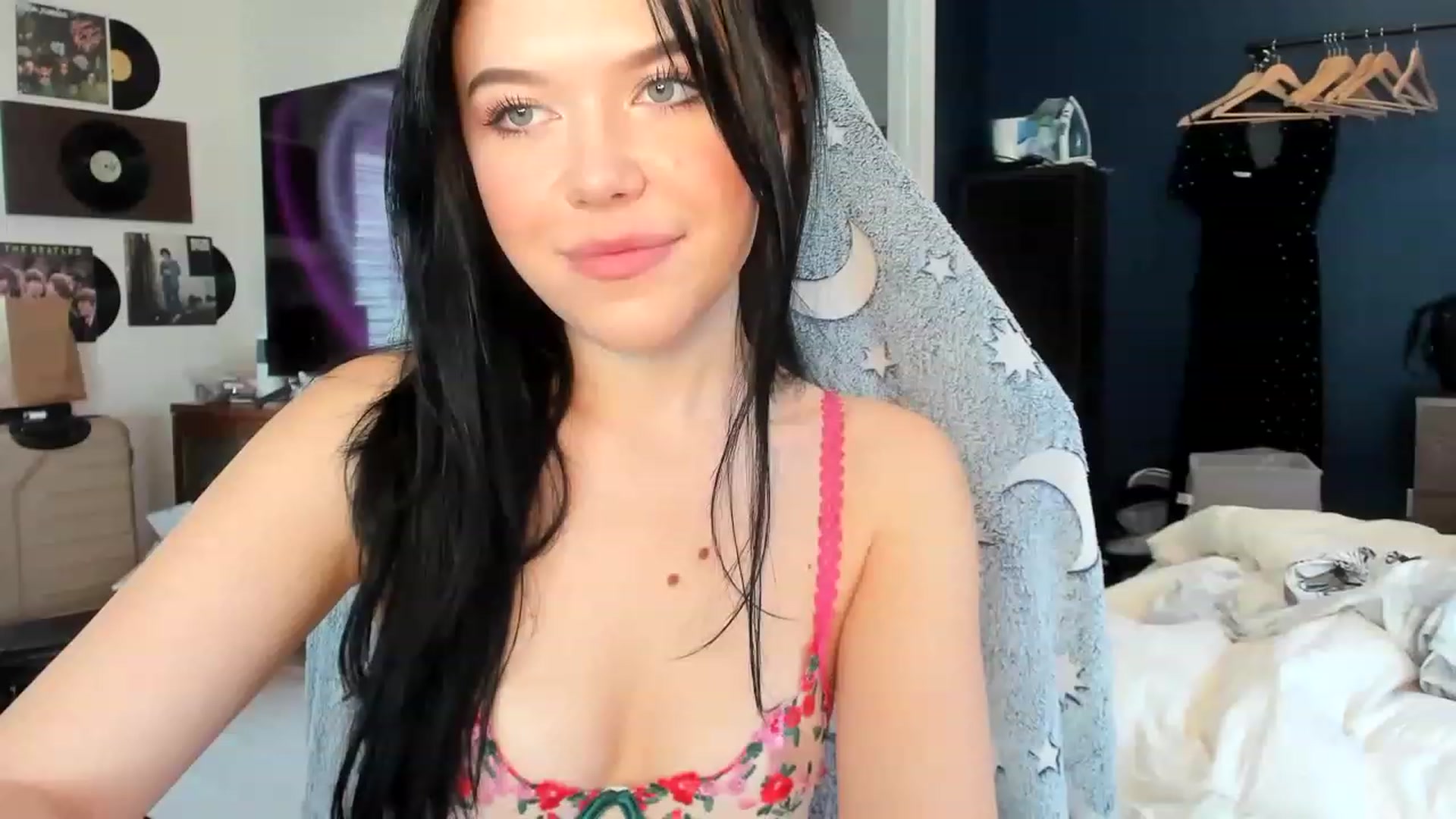 Gallery image thumbnail from Nancy_Morris's myfreecams stream on, 04/09/2023, 23:56 image 2 of 20