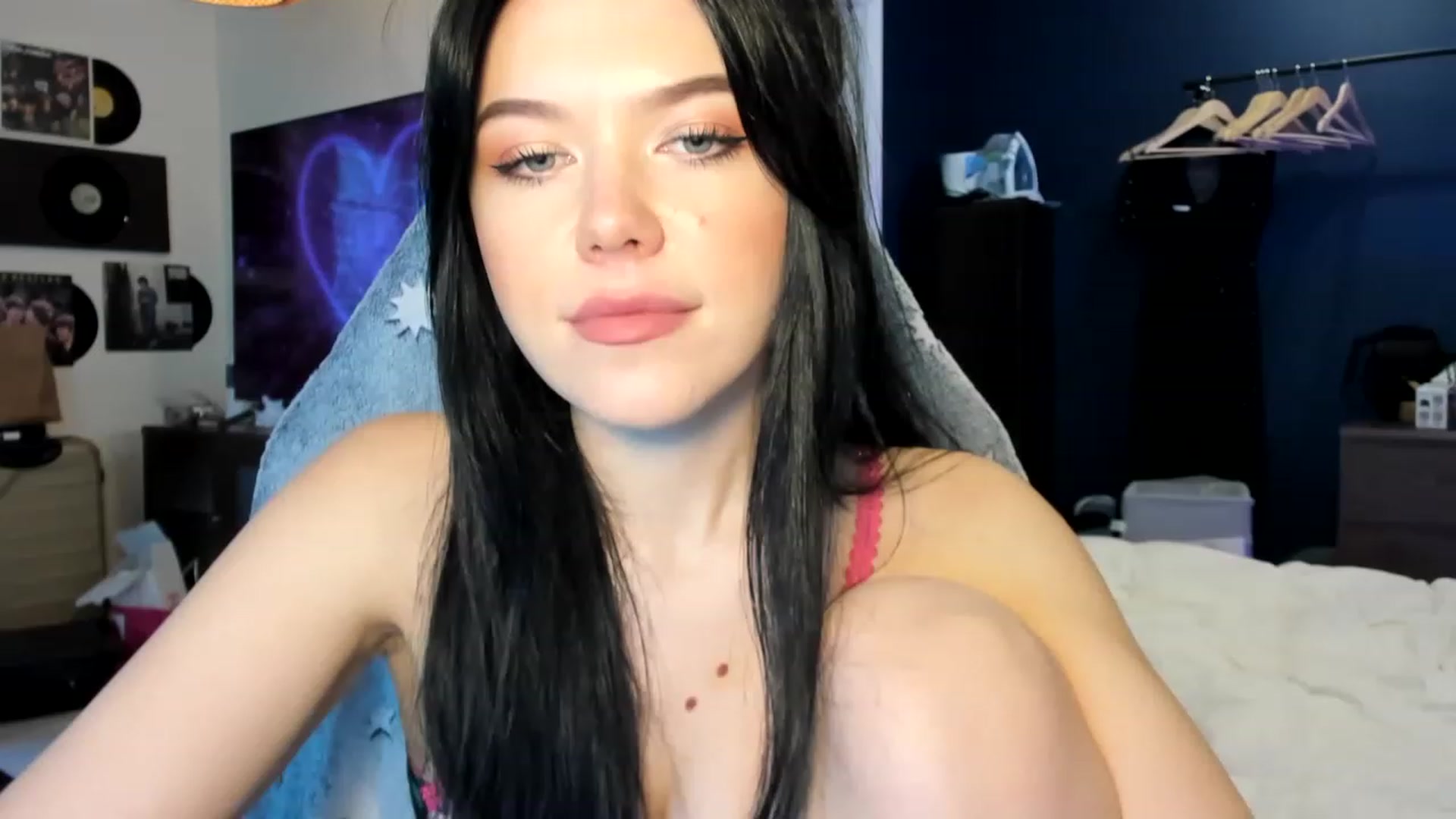 Gallery image thumbnail from Nancy_Morris's myfreecams stream on, 04/10/2023, 01:44 image 2 of 20