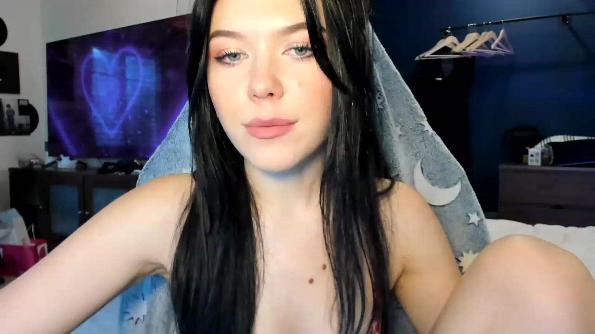 Gallery image thumbnail from Nancy_Morris's myfreecams stream on, 04/10/2023, 01:44 image 3 of 20