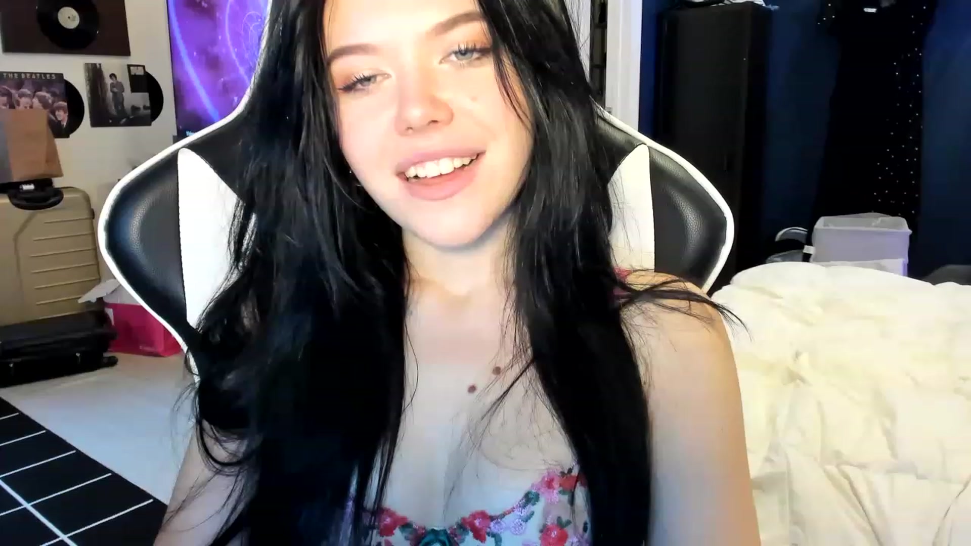 Gallery image thumbnail from Nancy_Morris's myfreecams stream on, 04/10/2023, 01:44 image 18 of 20